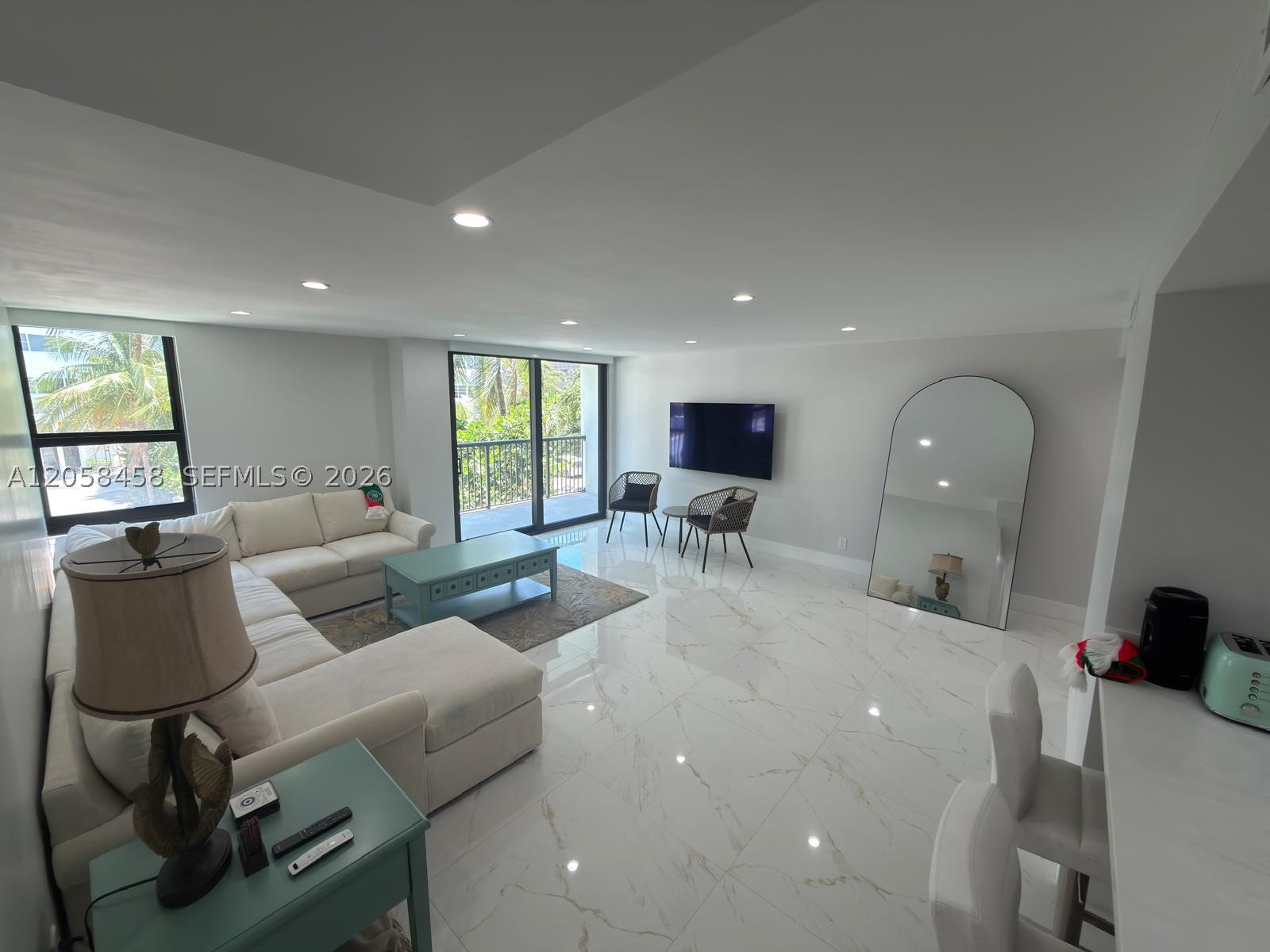 1800 Collins Ave #3H