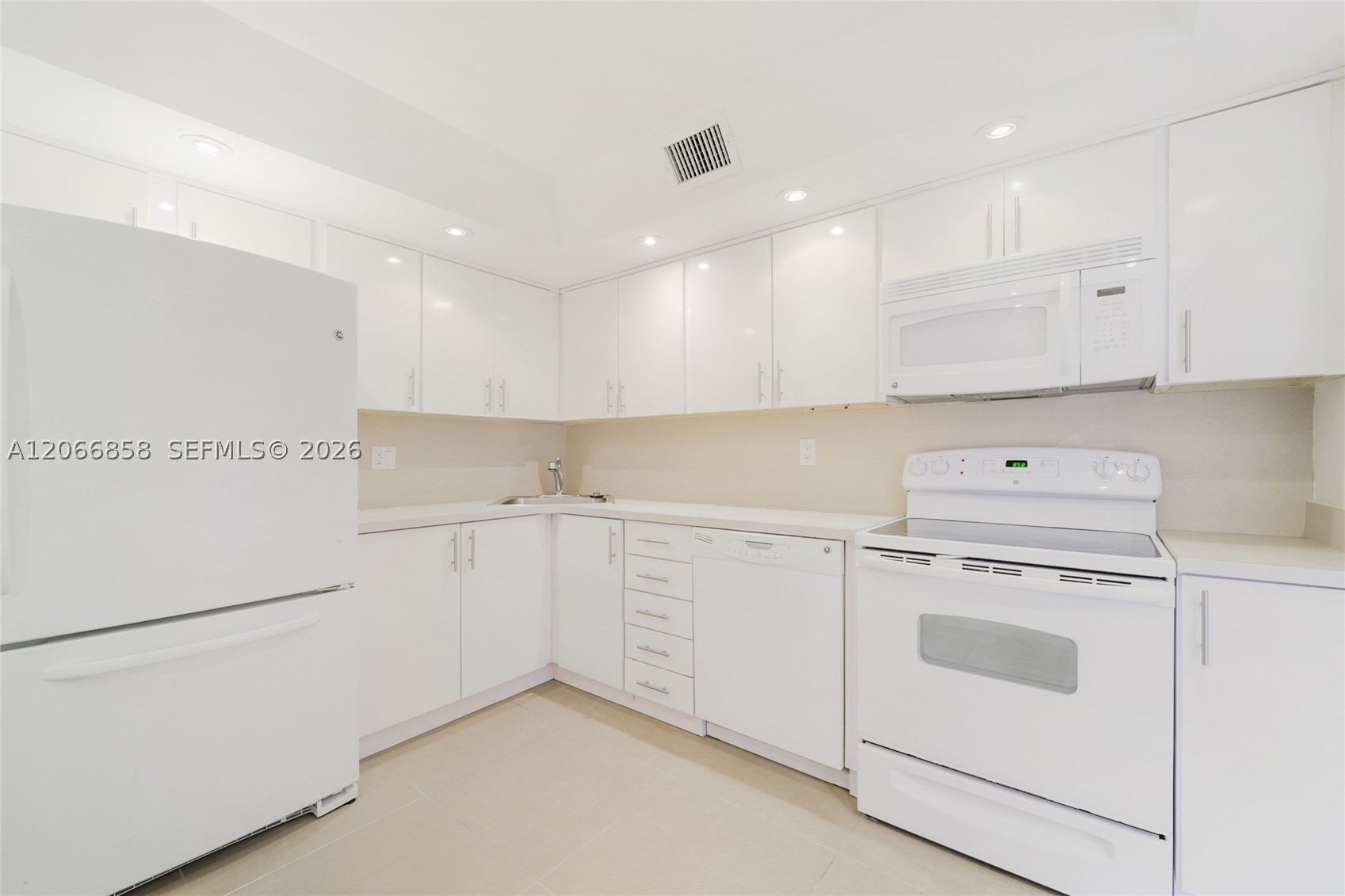 210 Sea Vw Dr #409 Key Biscayne, FL 33149