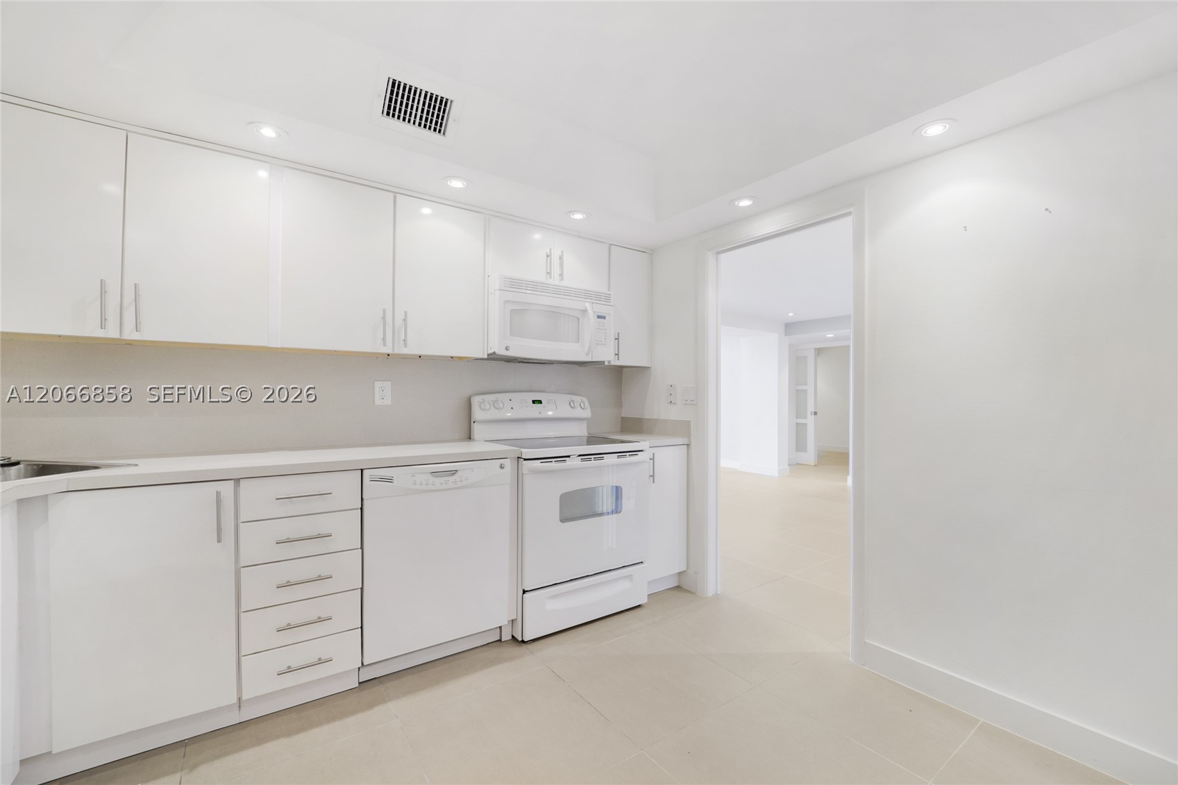 210 Sea Vw Dr #409 Key Biscayne, FL 33149