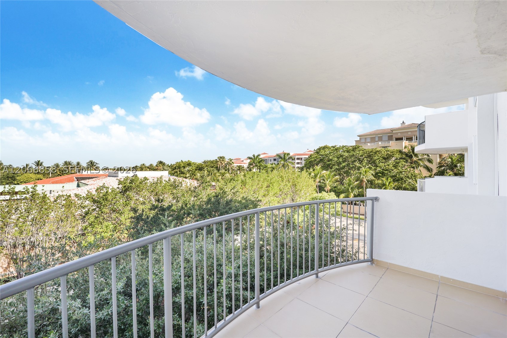 210 Sea Vw Dr #409 Key Biscayne, FL 33149
