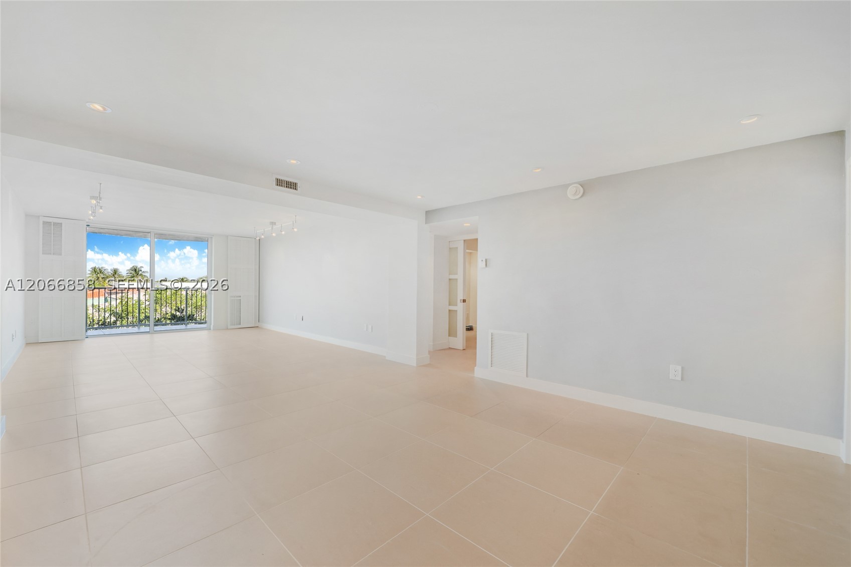 210 Sea Vw Dr #409 Key Biscayne, FL 33149