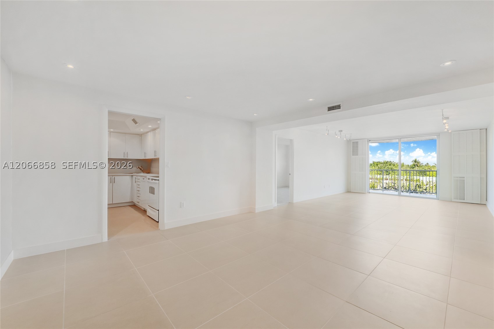 210 Sea Vw Dr #409 Key Biscayne, FL 33149