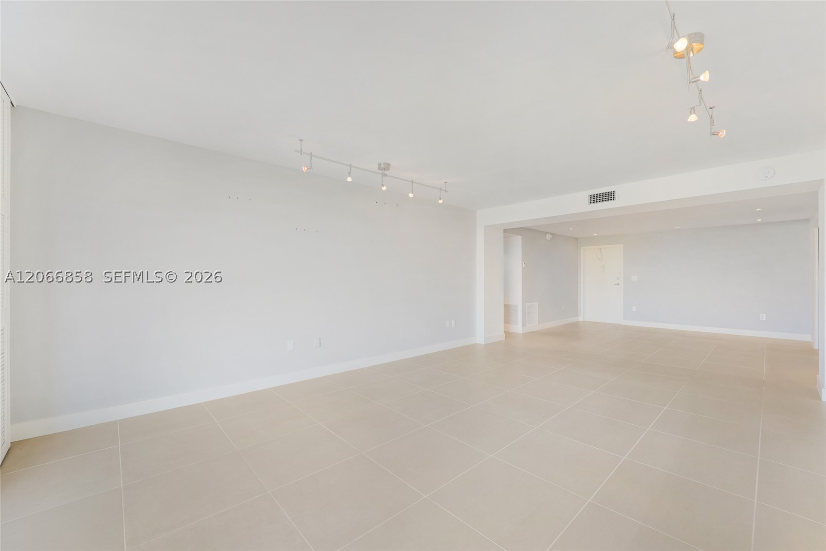 210 Sea Vw Dr #409 Key Biscayne, FL 33149