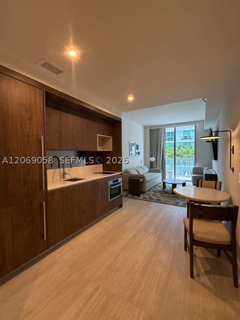 1611 SW 2nd Ave #610 Miami, FL 33129