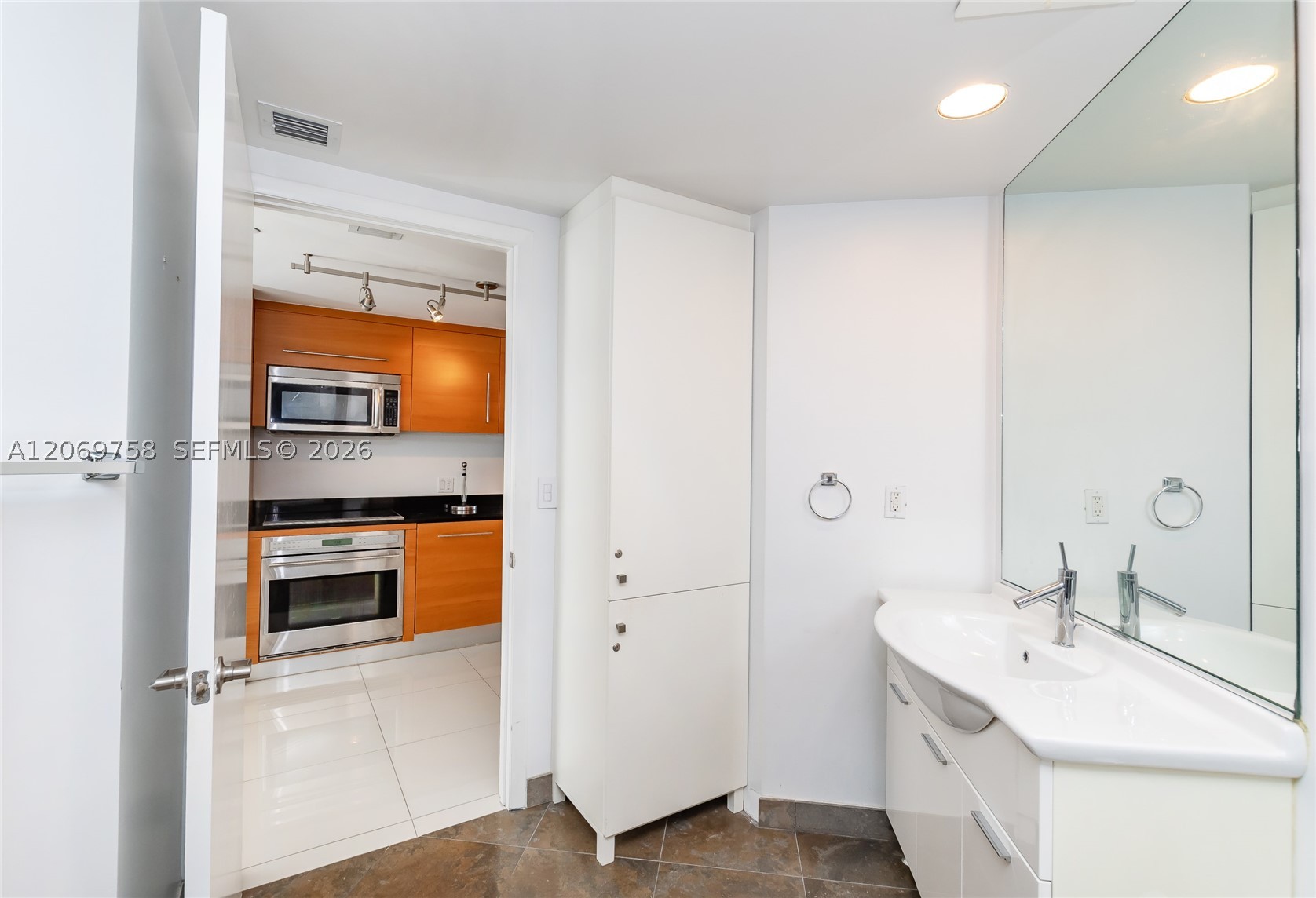 image Icon Brickell I12