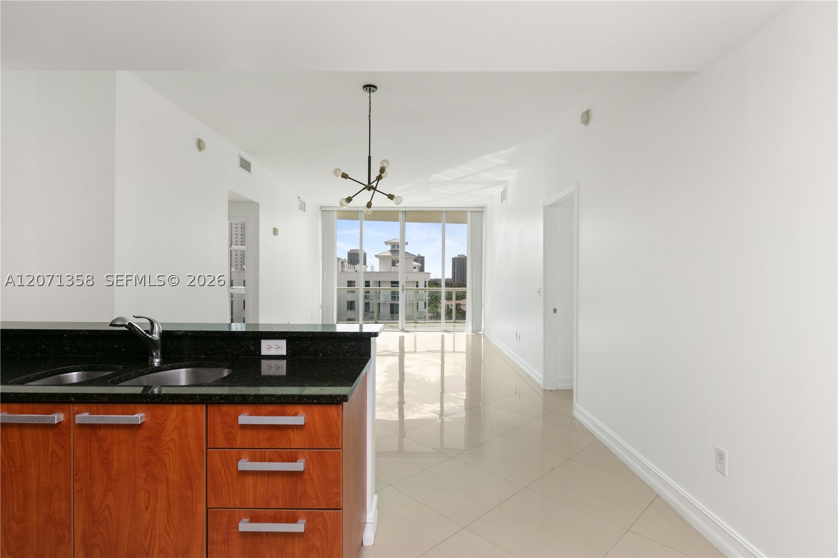 image The Atrium at Aventura42