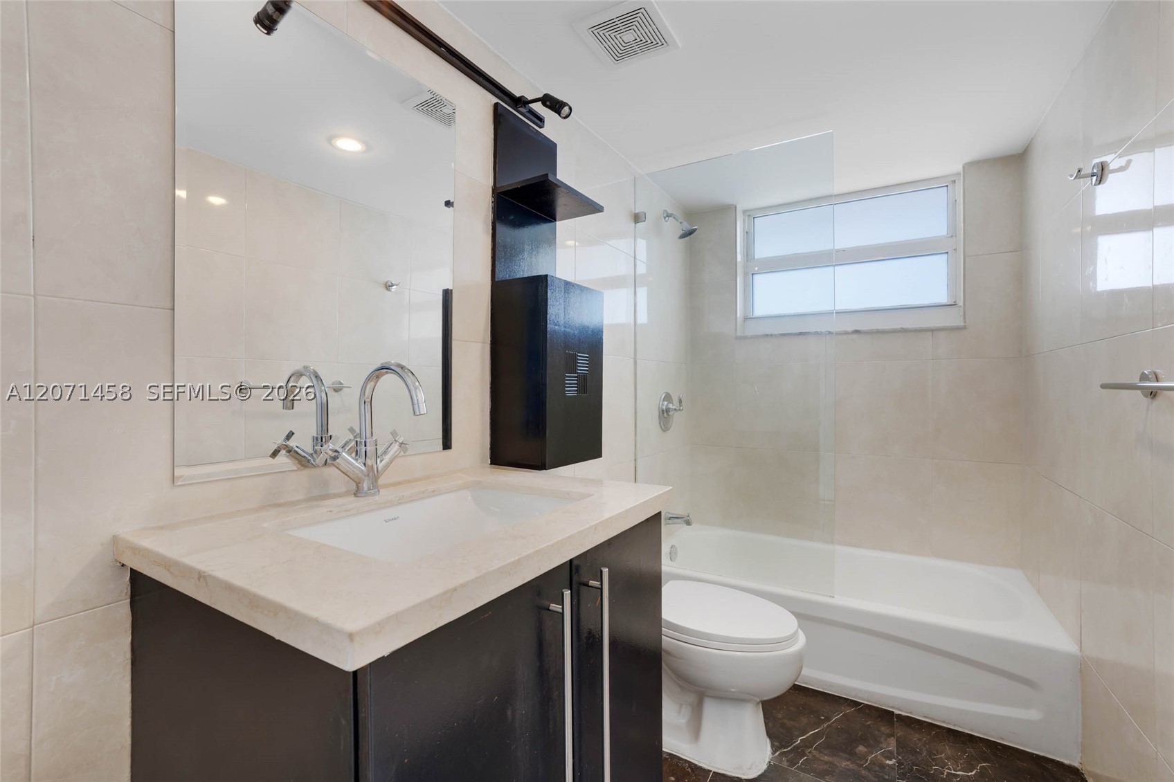 image The Club at Brickell Bay40
