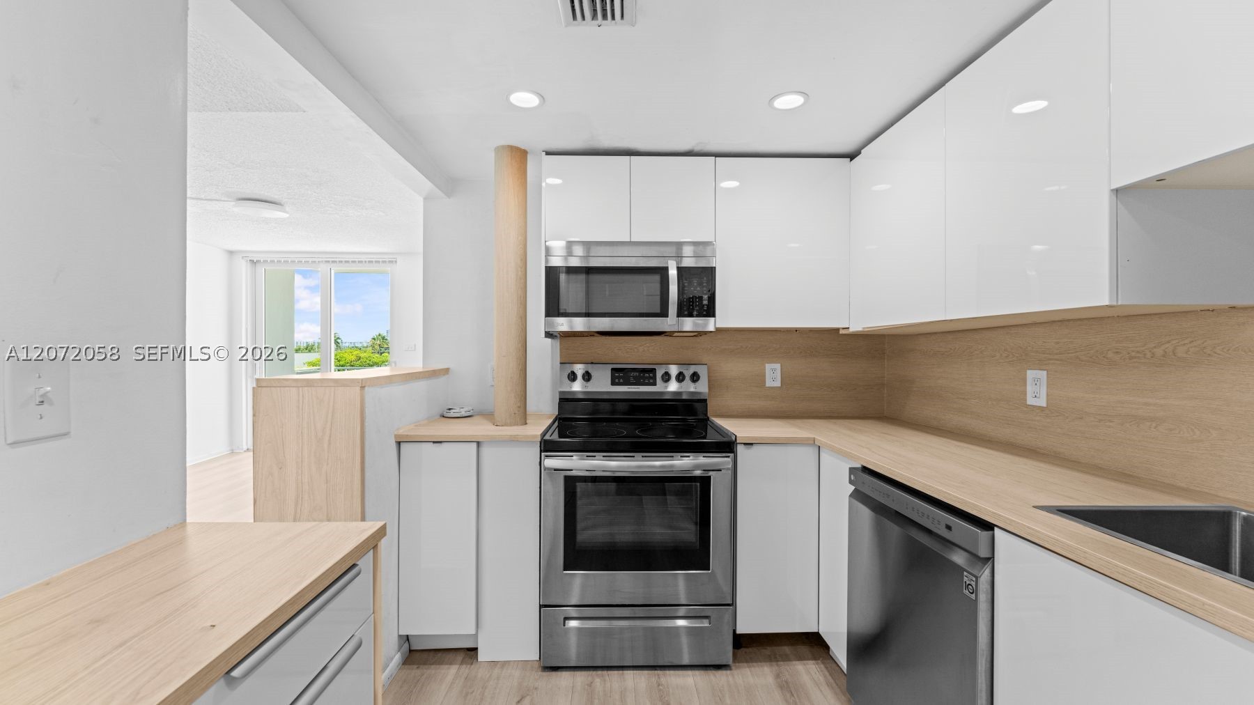 1145 Normandy Dr #505
