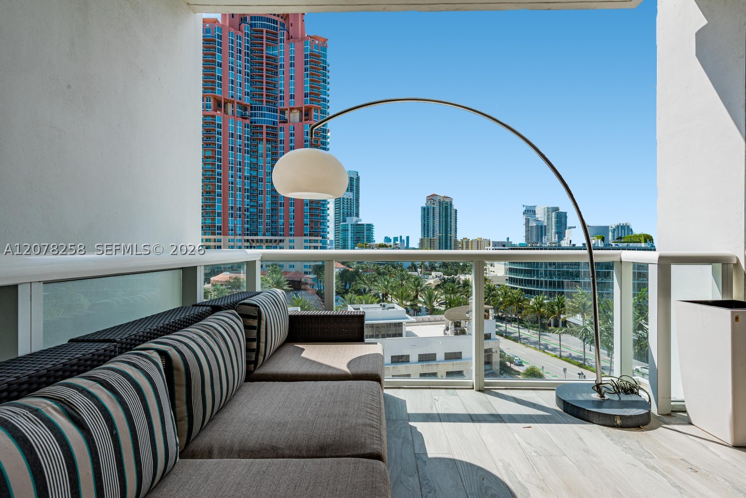 50 S Pointe Dr #905 Miami Beach, FL 33139