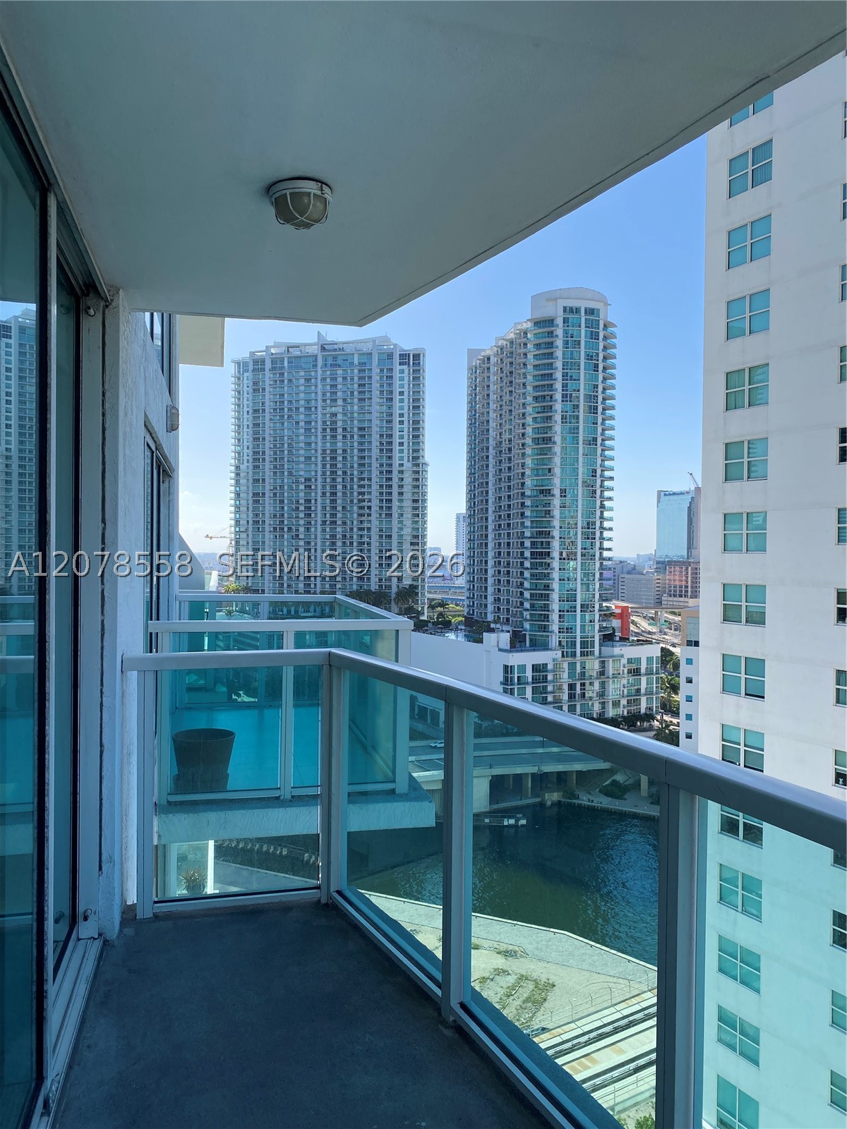 image Brickell on the River South1
