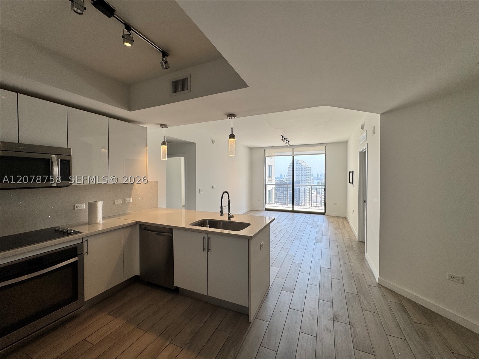 image Nine at Mary Brickell Village32