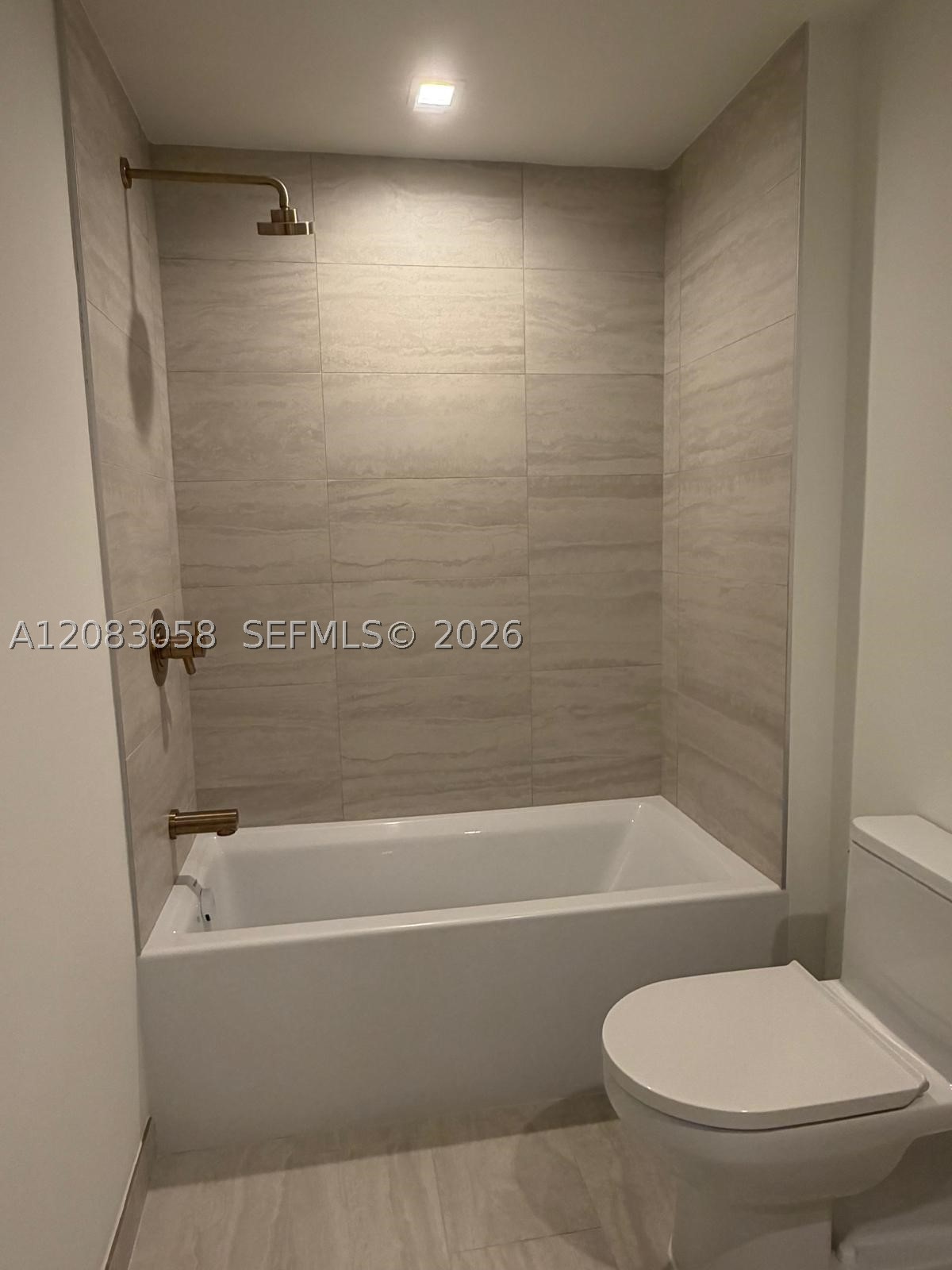 77 SE 5th #1611 Miami, FL 33131
