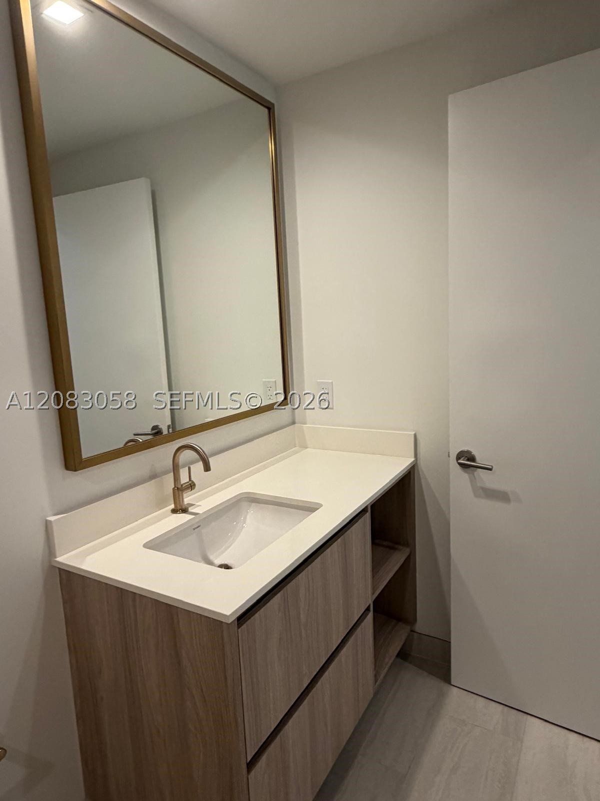 77 SE 5th #1611 Miami, FL 33131