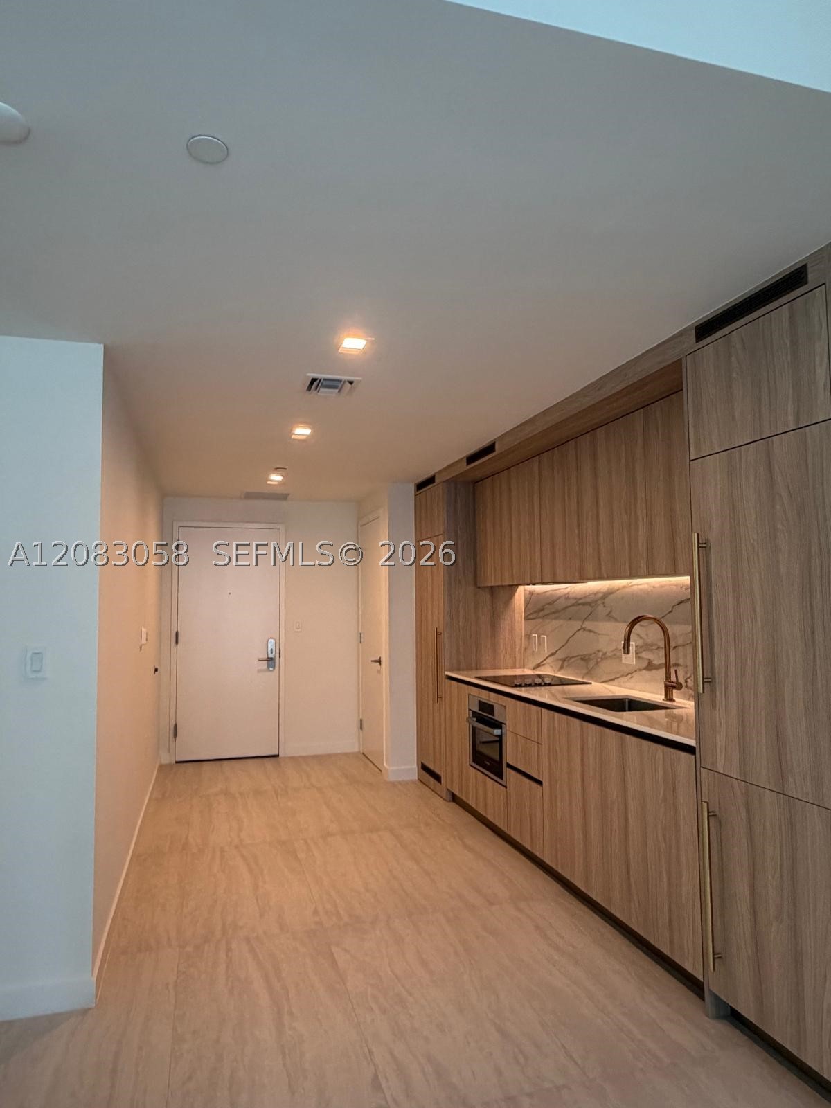 77 SE 5th #1611 Miami, FL 33131