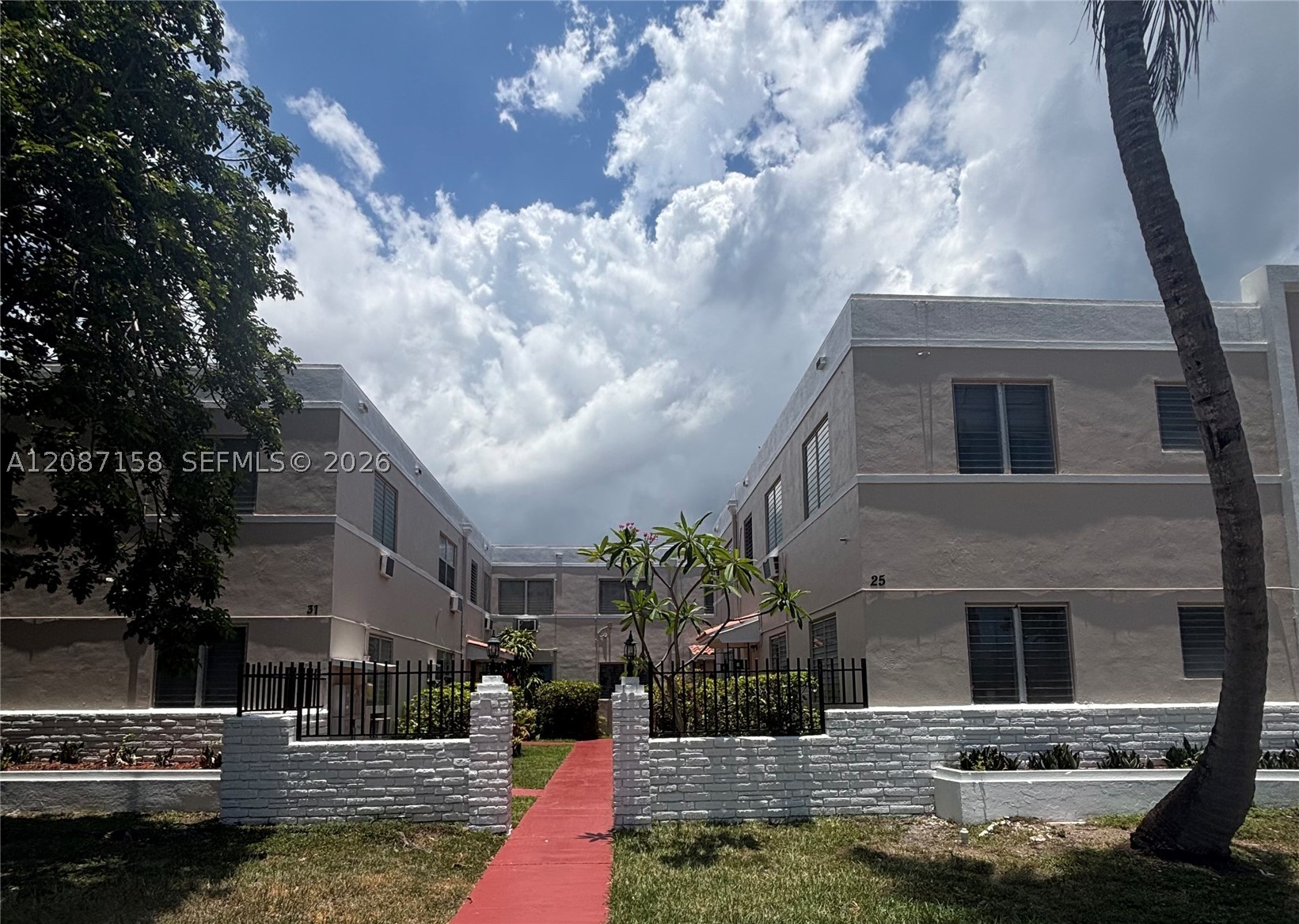 25 Navarre Ave #3