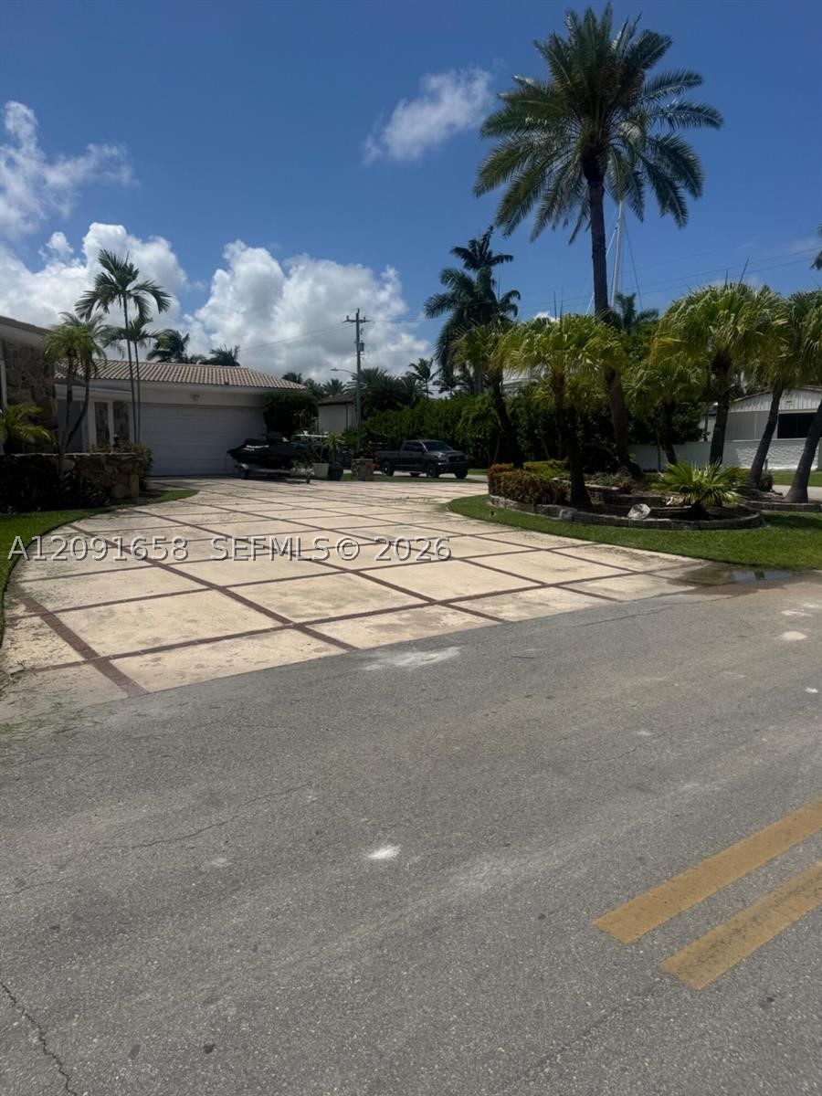 600 Hibiscus Dr