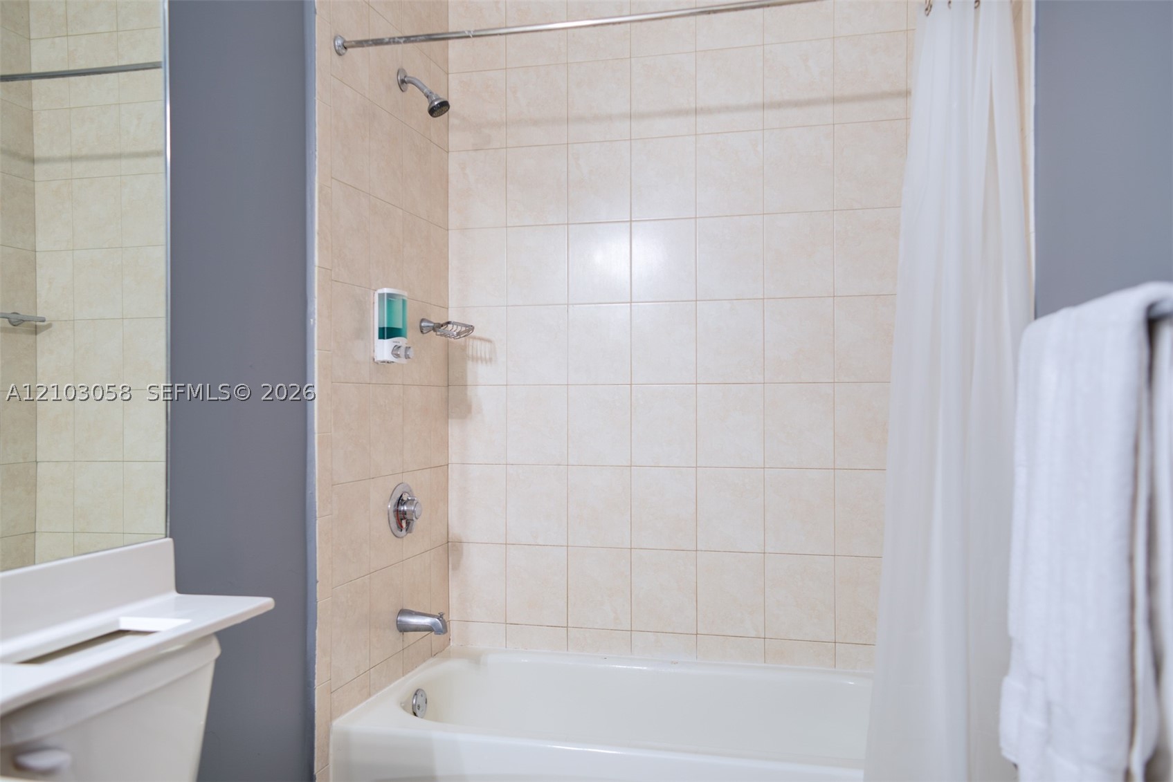 2280 SW 32th Ave #213 Miami, FL 33145