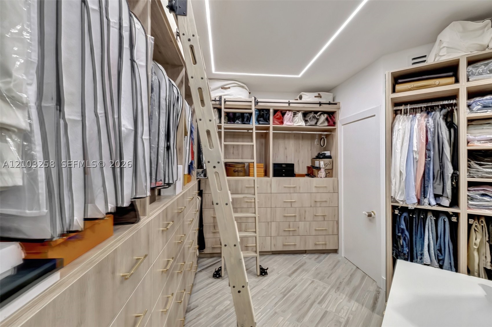 21200 Point Pl #1204 Aventura, FL 33180