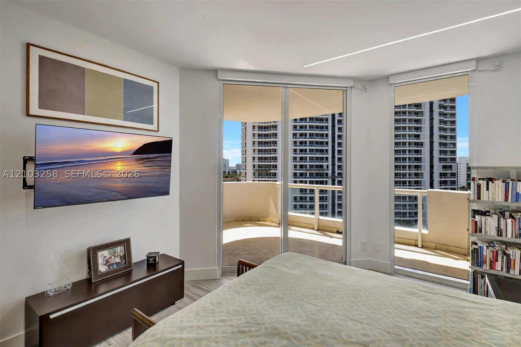 21200 Point Pl #1204 Aventura, FL 33180