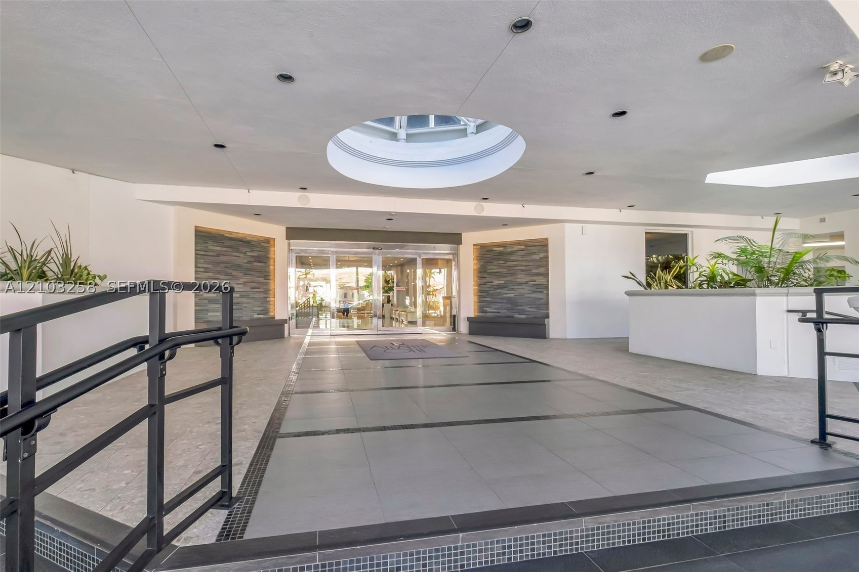 21200 Point Pl #1204 Aventura, FL 33180