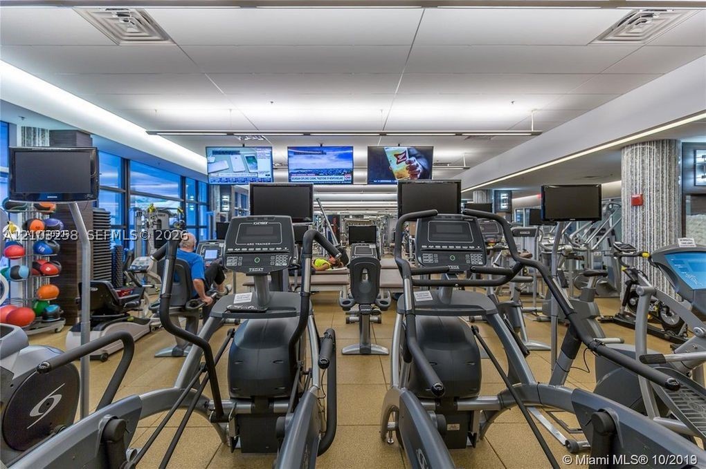 21200 Point Pl #1204 Aventura, FL 33180