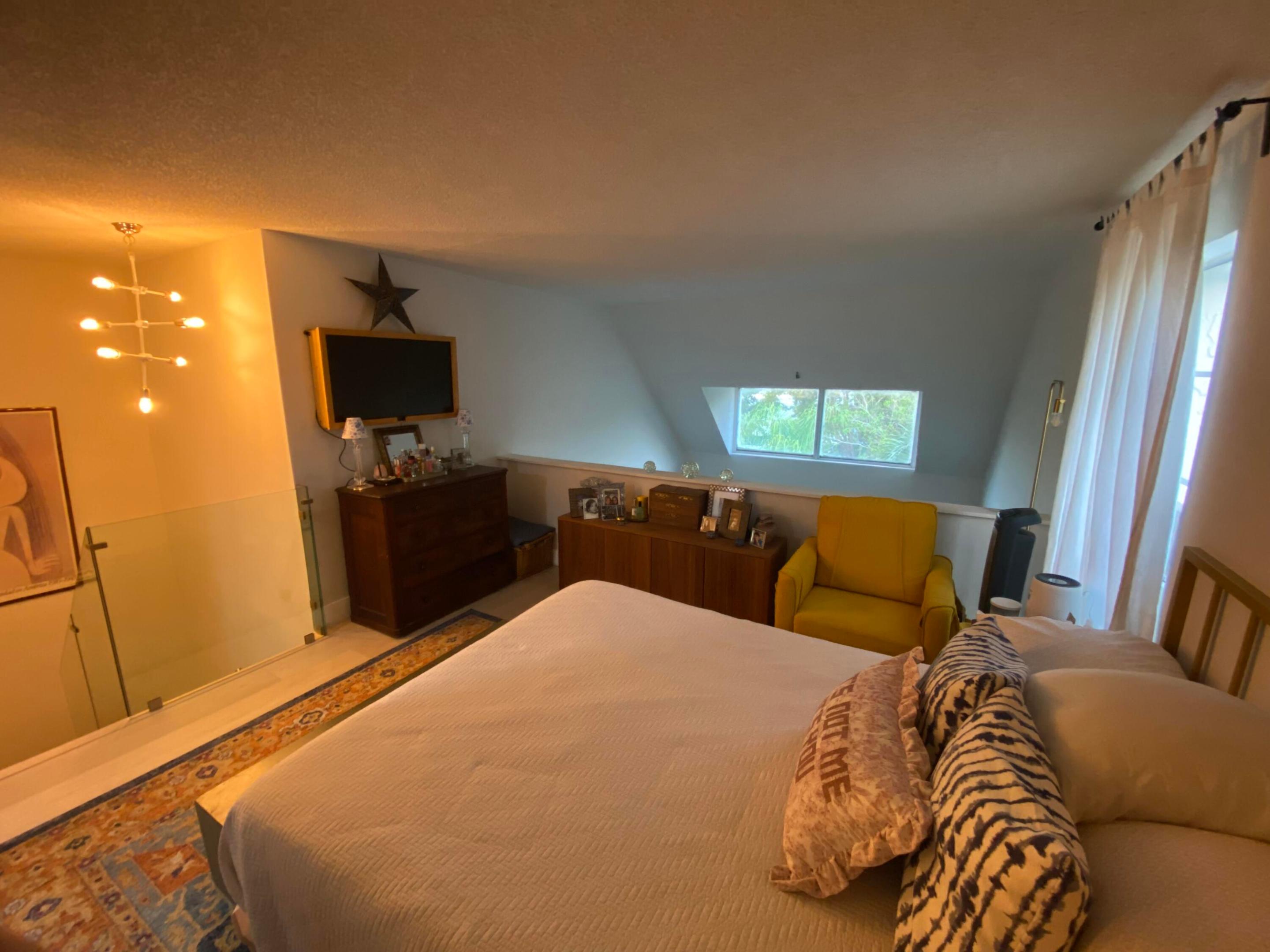 6886 N Kendall Pinecrest, FL 33156