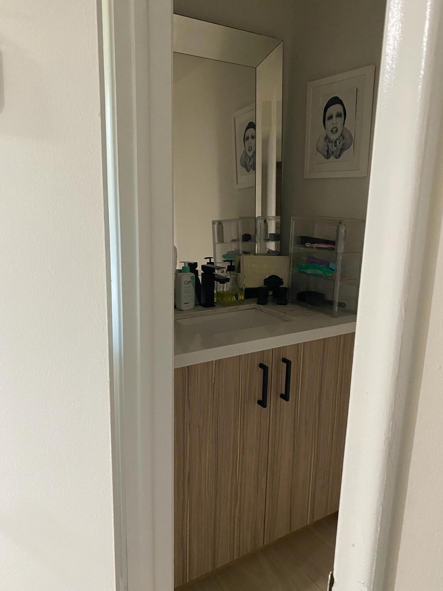 6886 N Kendall Pinecrest, FL 33156