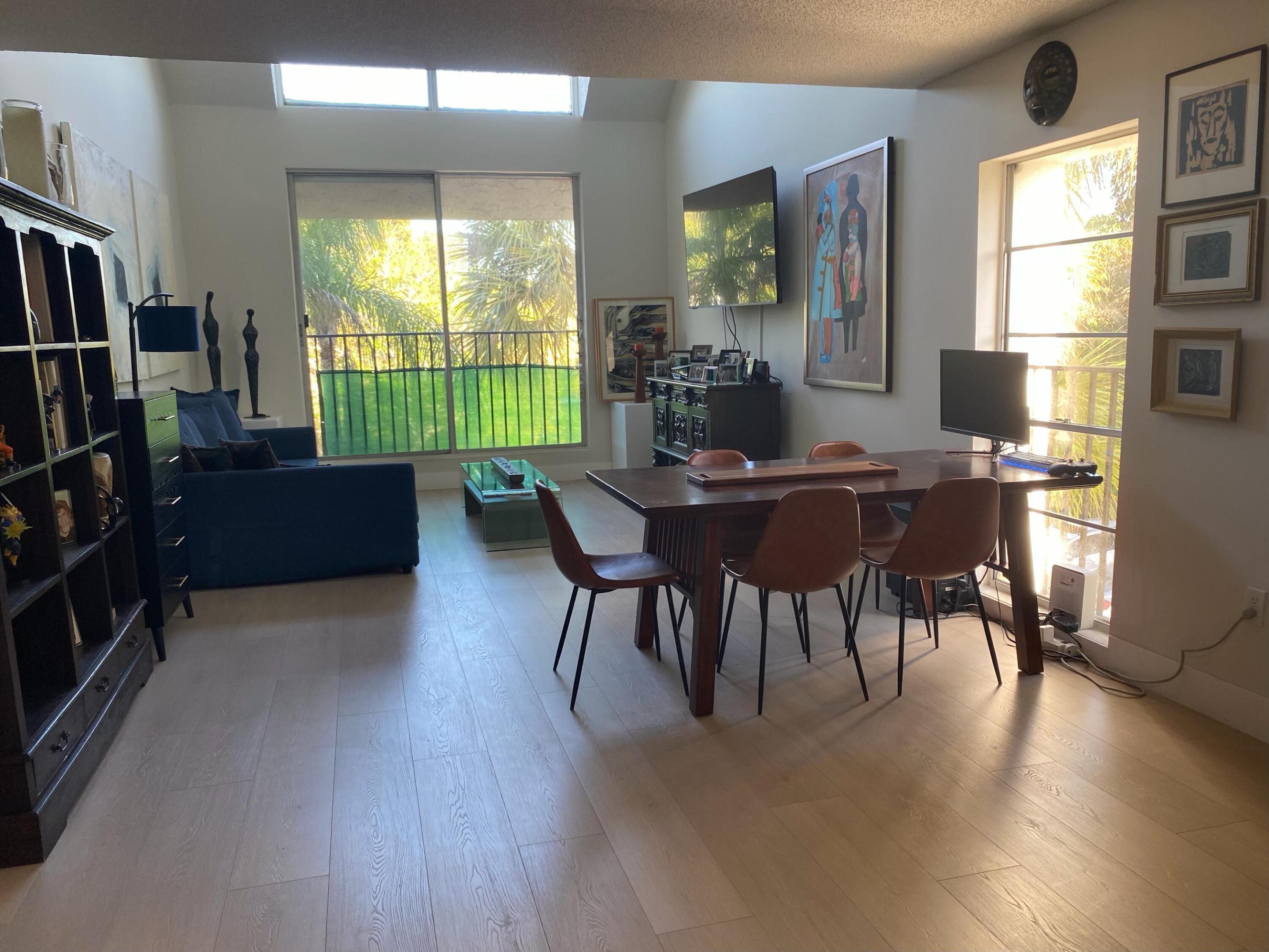 6886 N Kendall Pinecrest, FL 33156