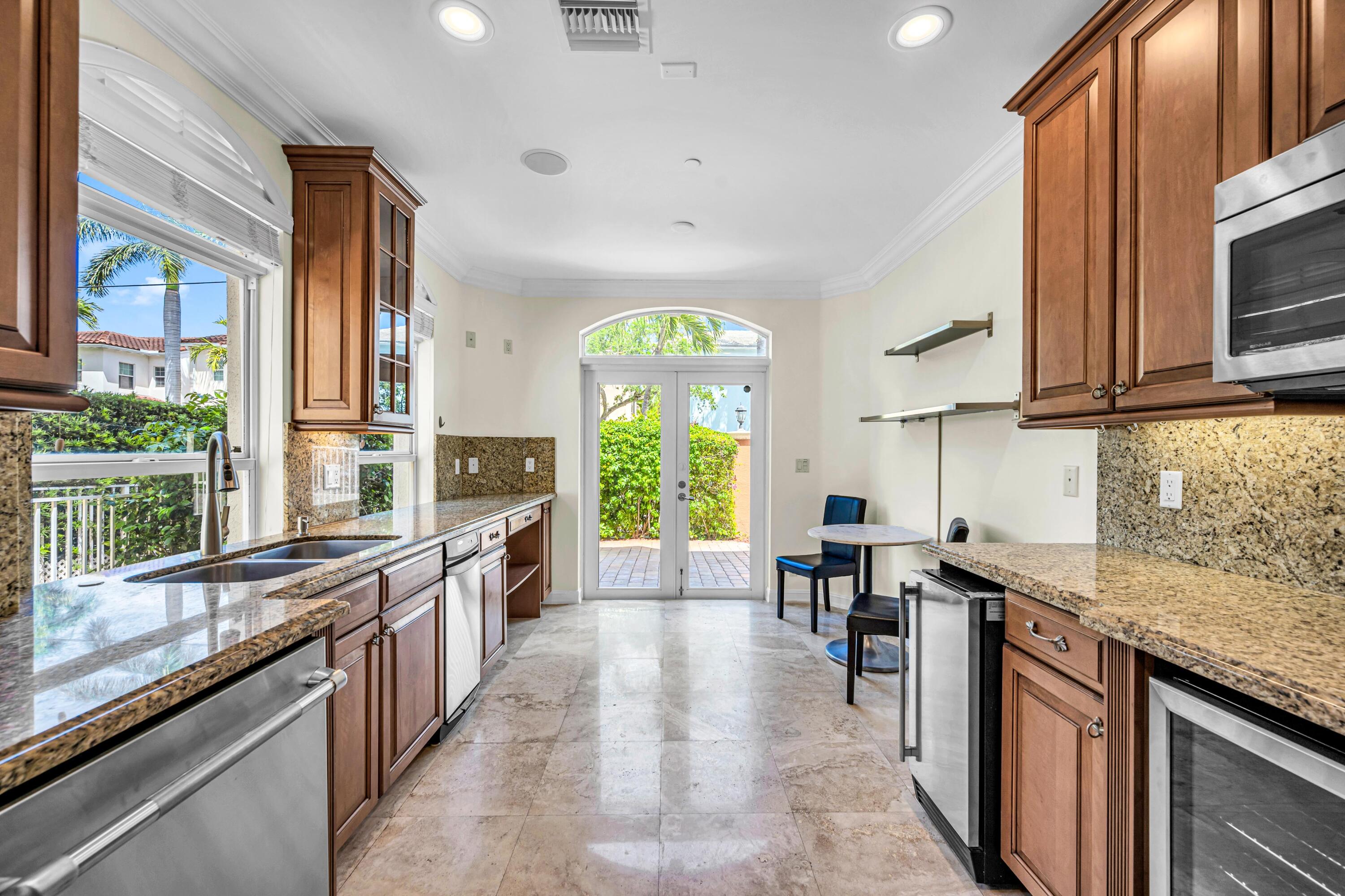 903 NE 17th #104 Fort Lauderdale, FL 33304