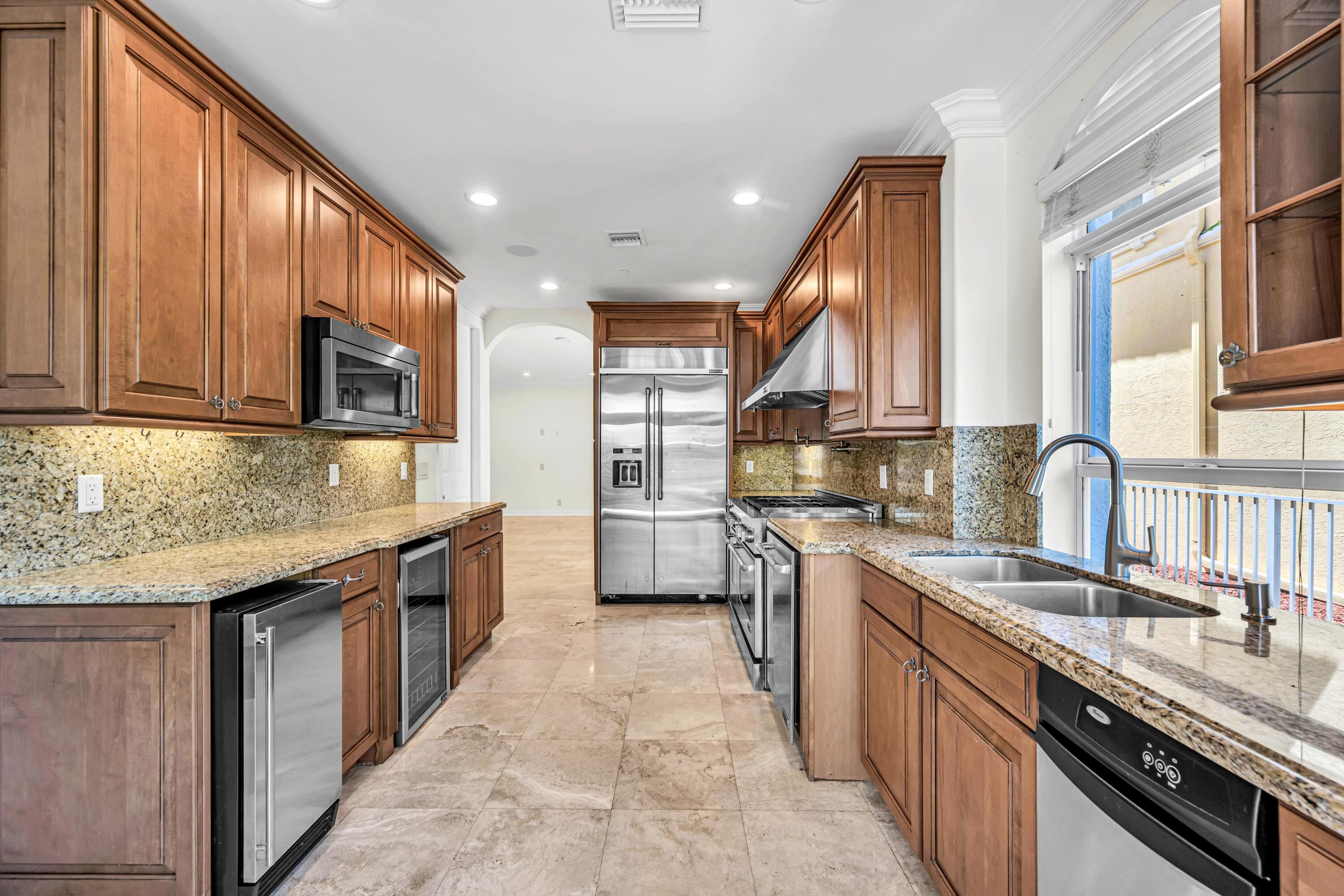 903 NE 17th #104 Fort Lauderdale, FL 33304