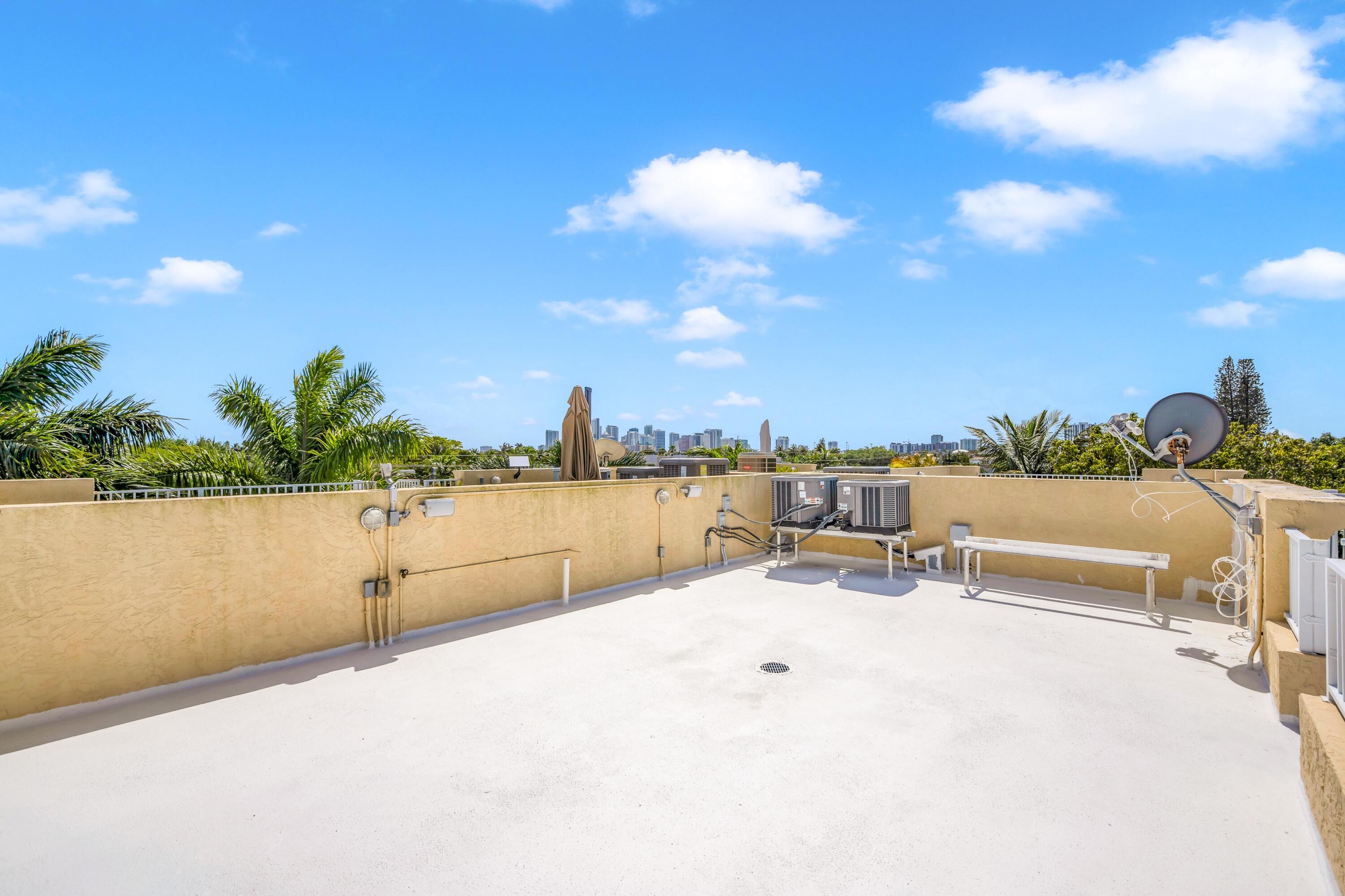 903 NE 17th #104 Fort Lauderdale, FL 33304