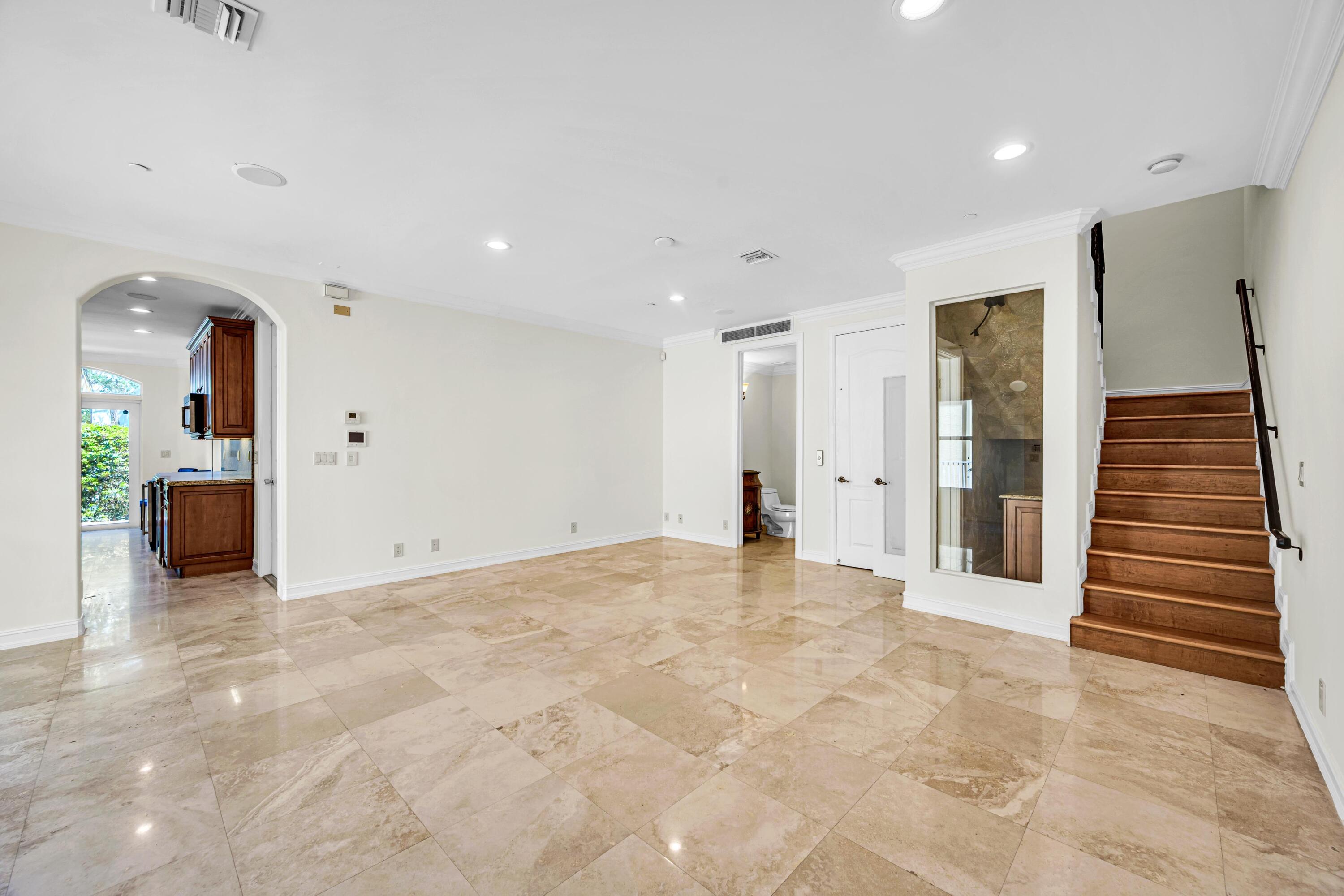 903 NE 17th #104 Fort Lauderdale, FL 33304