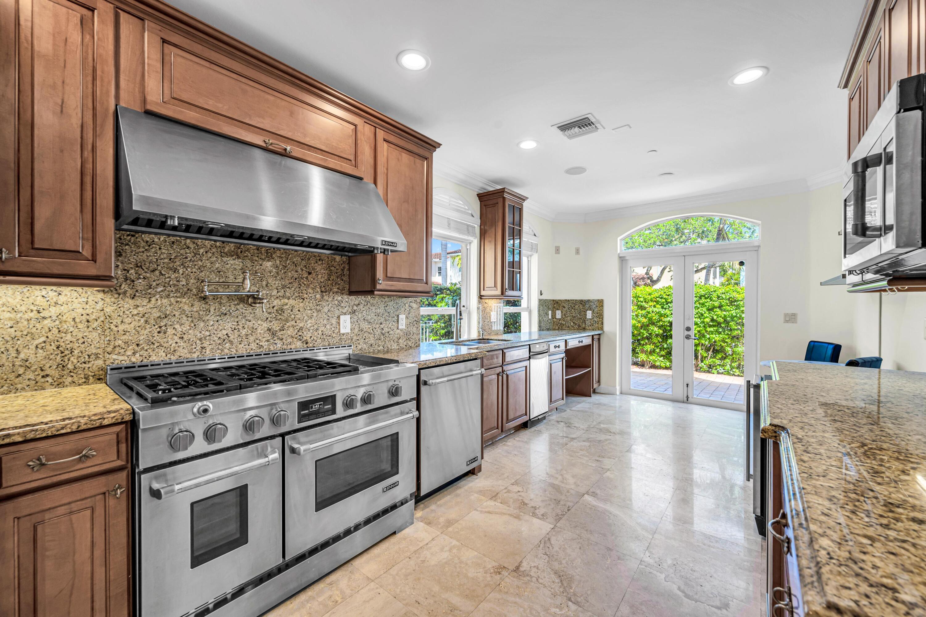 903 NE 17th #104 Fort Lauderdale, FL 33304