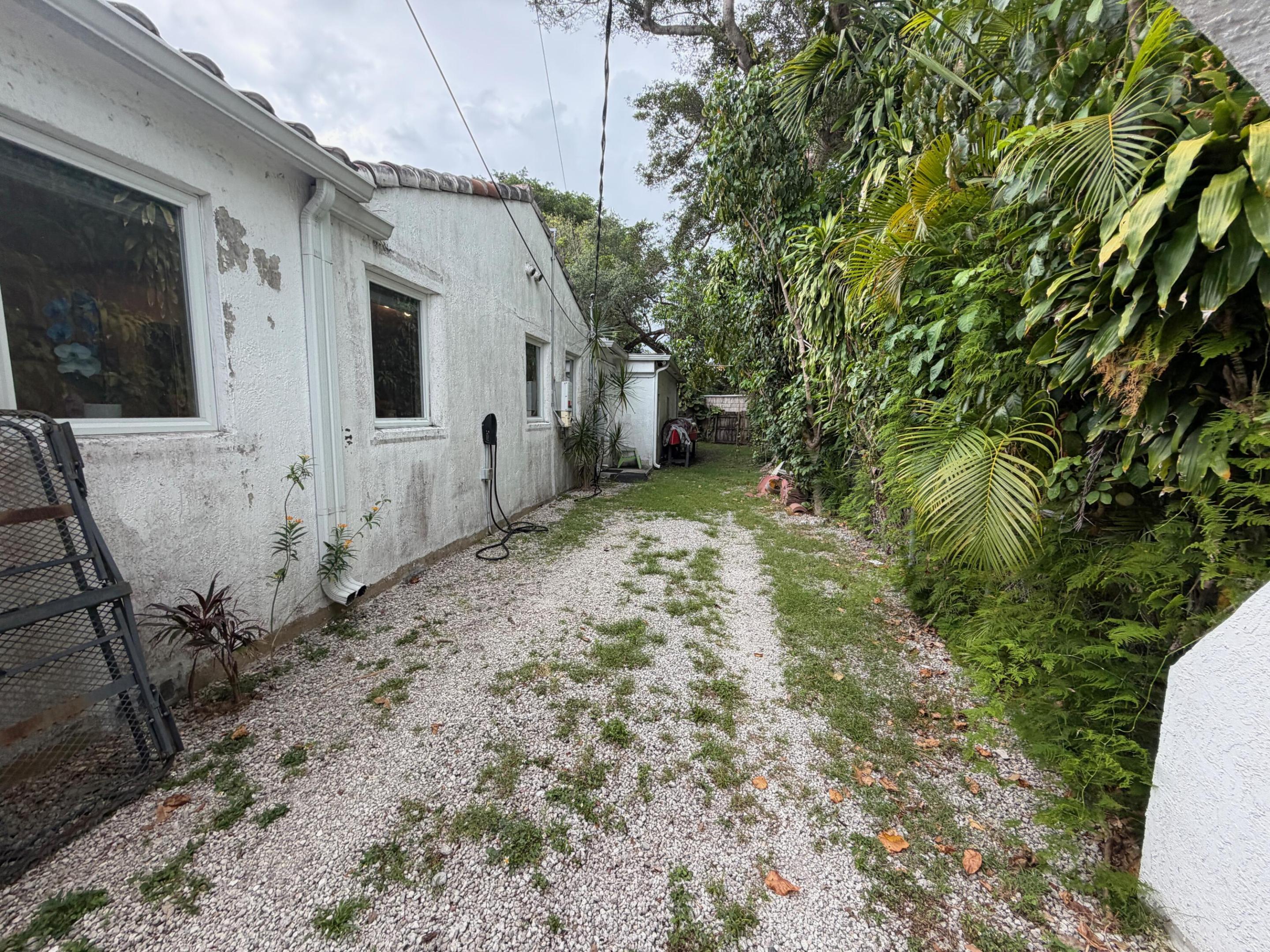 2319 Swanson Miami, FL 33133