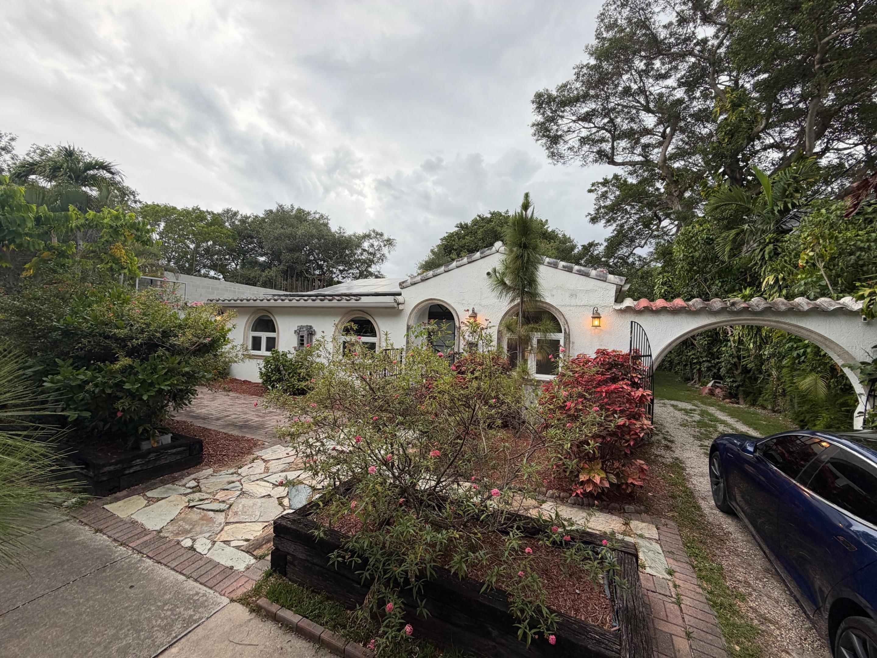 2319 Swanson Miami, FL 33133