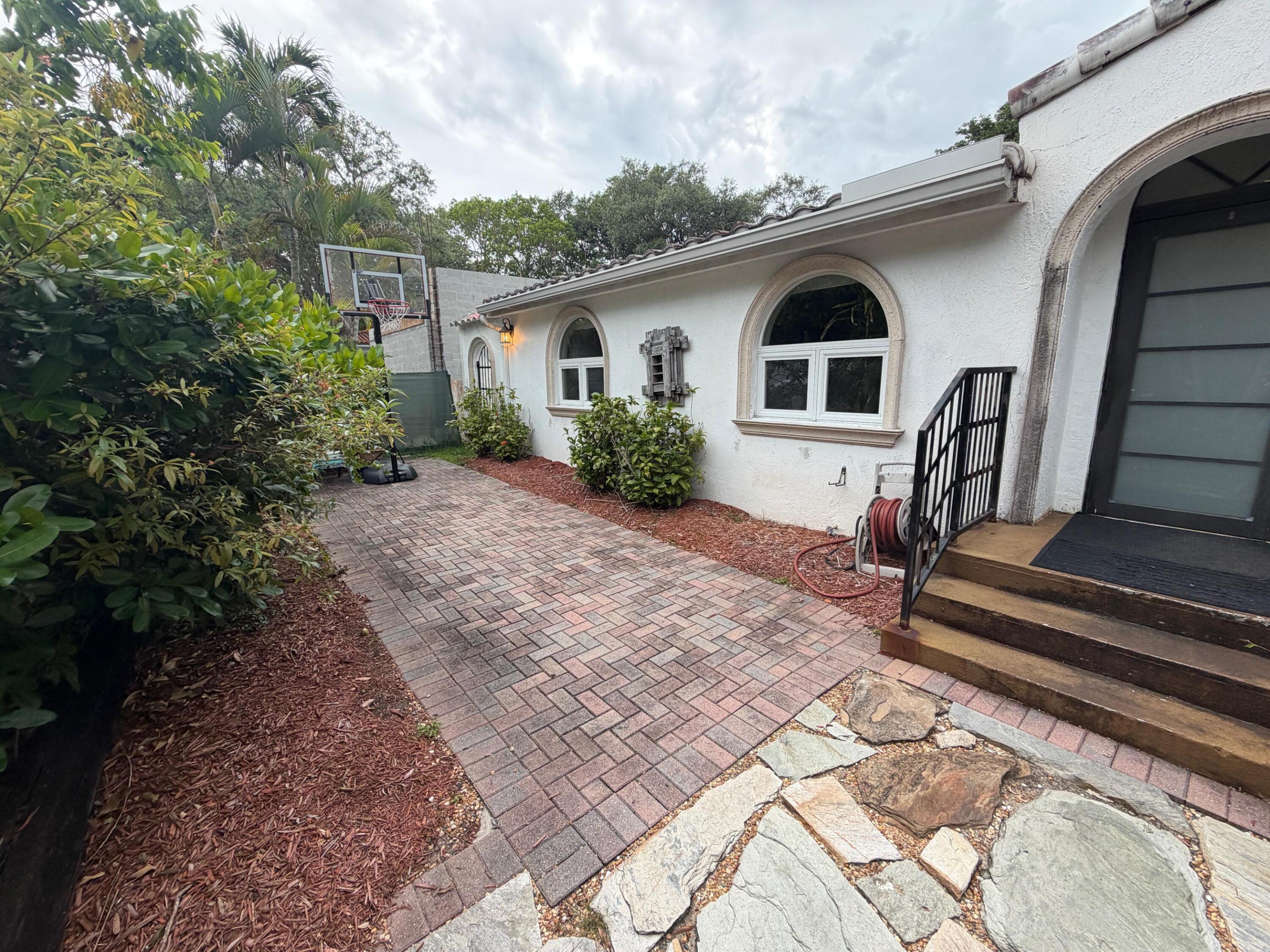 2319 Swanson Miami, FL 33133