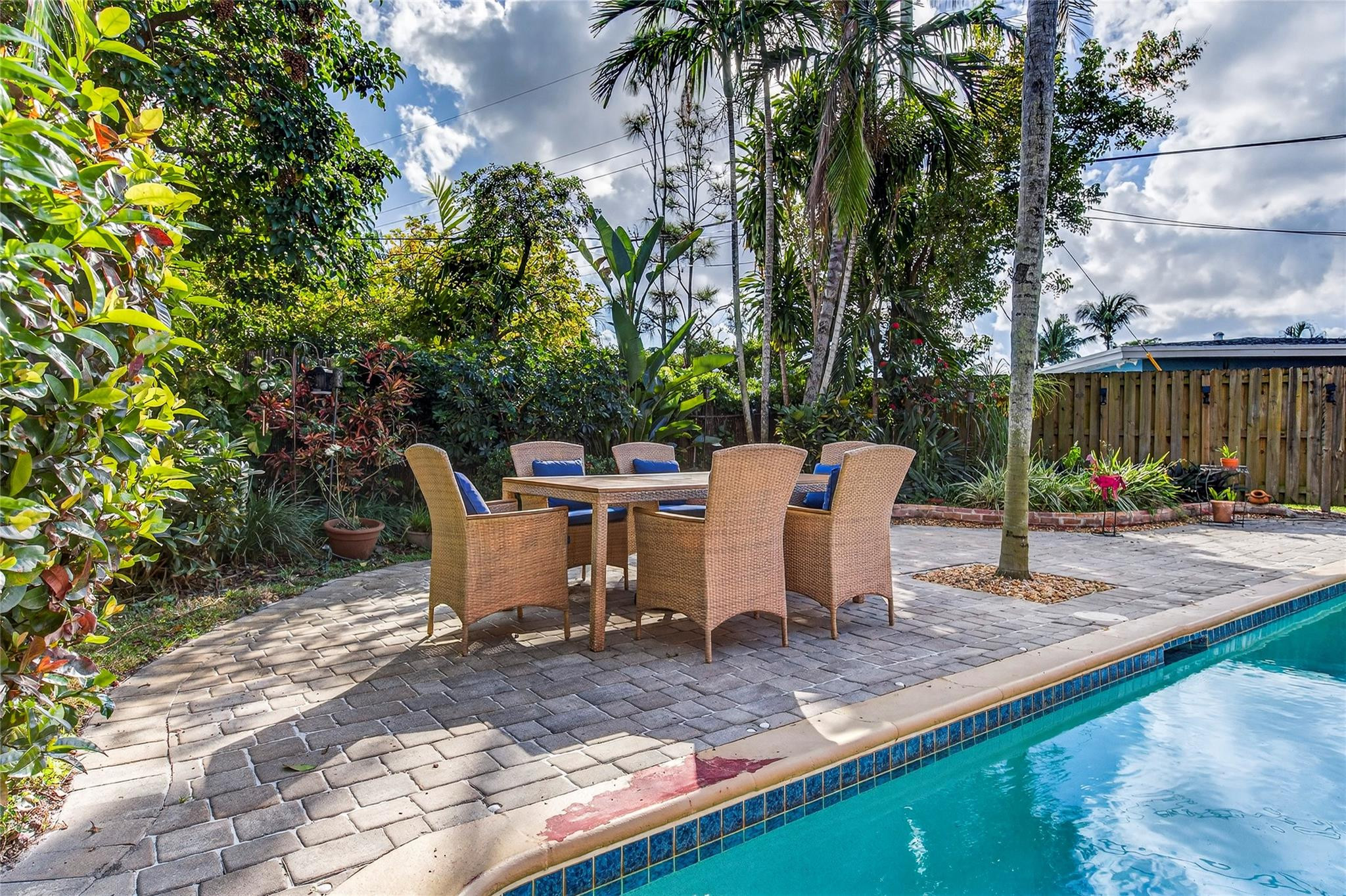 40 SW 9th Pompano Beach, FL 33060