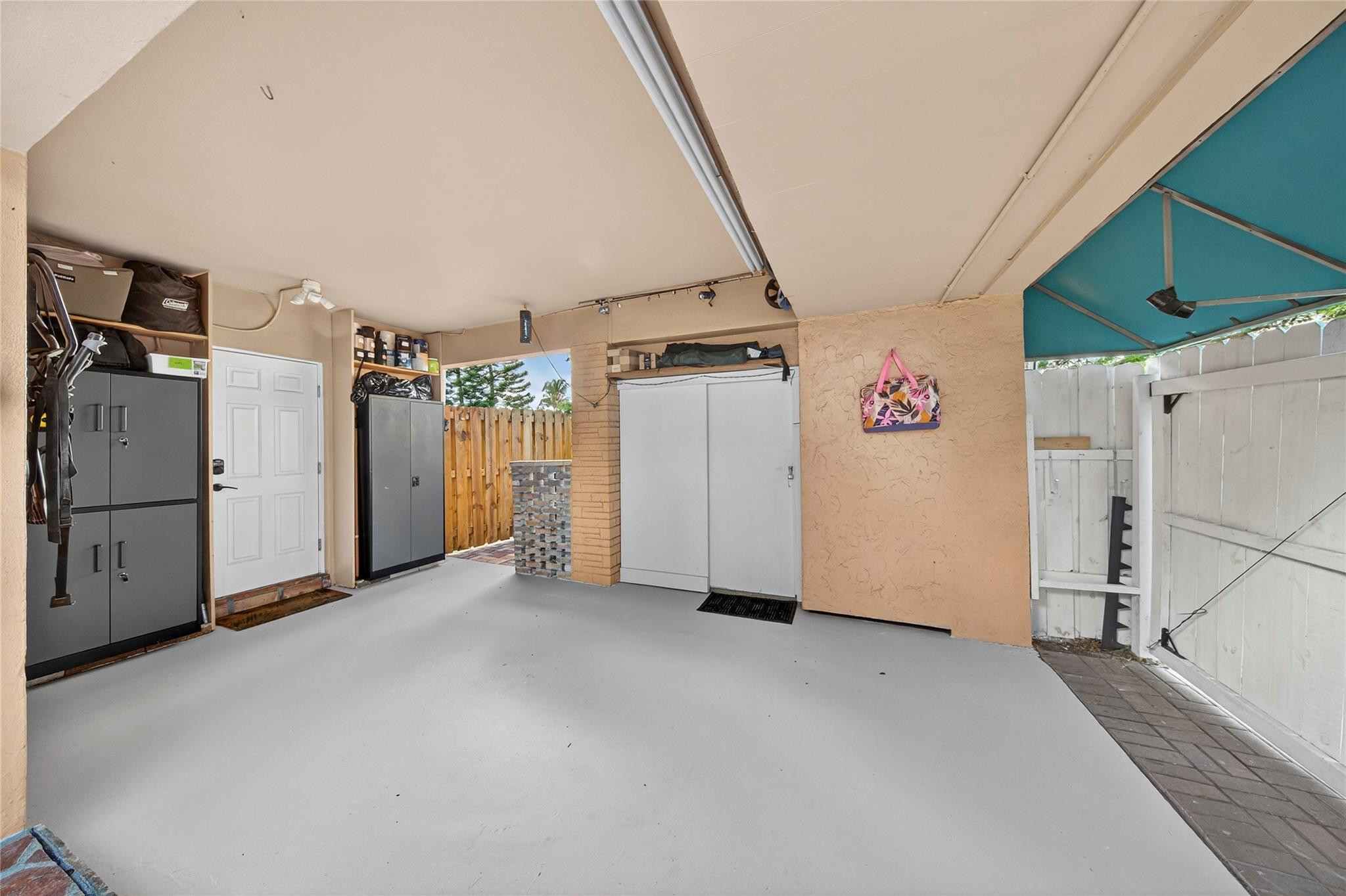 40 SW 9th Pompano Beach, FL 33060
