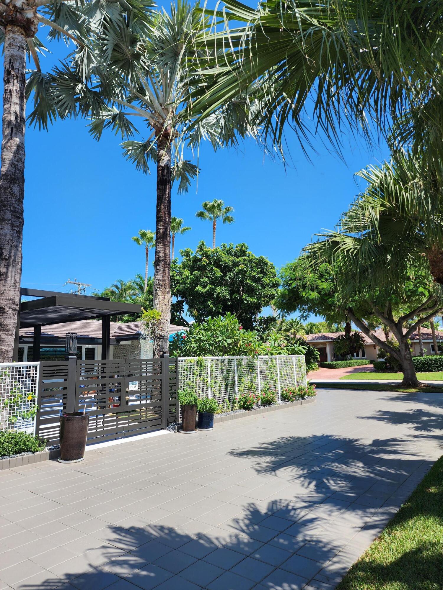 716 Middle Riv Dr Fort Lauderdale, FL 33304