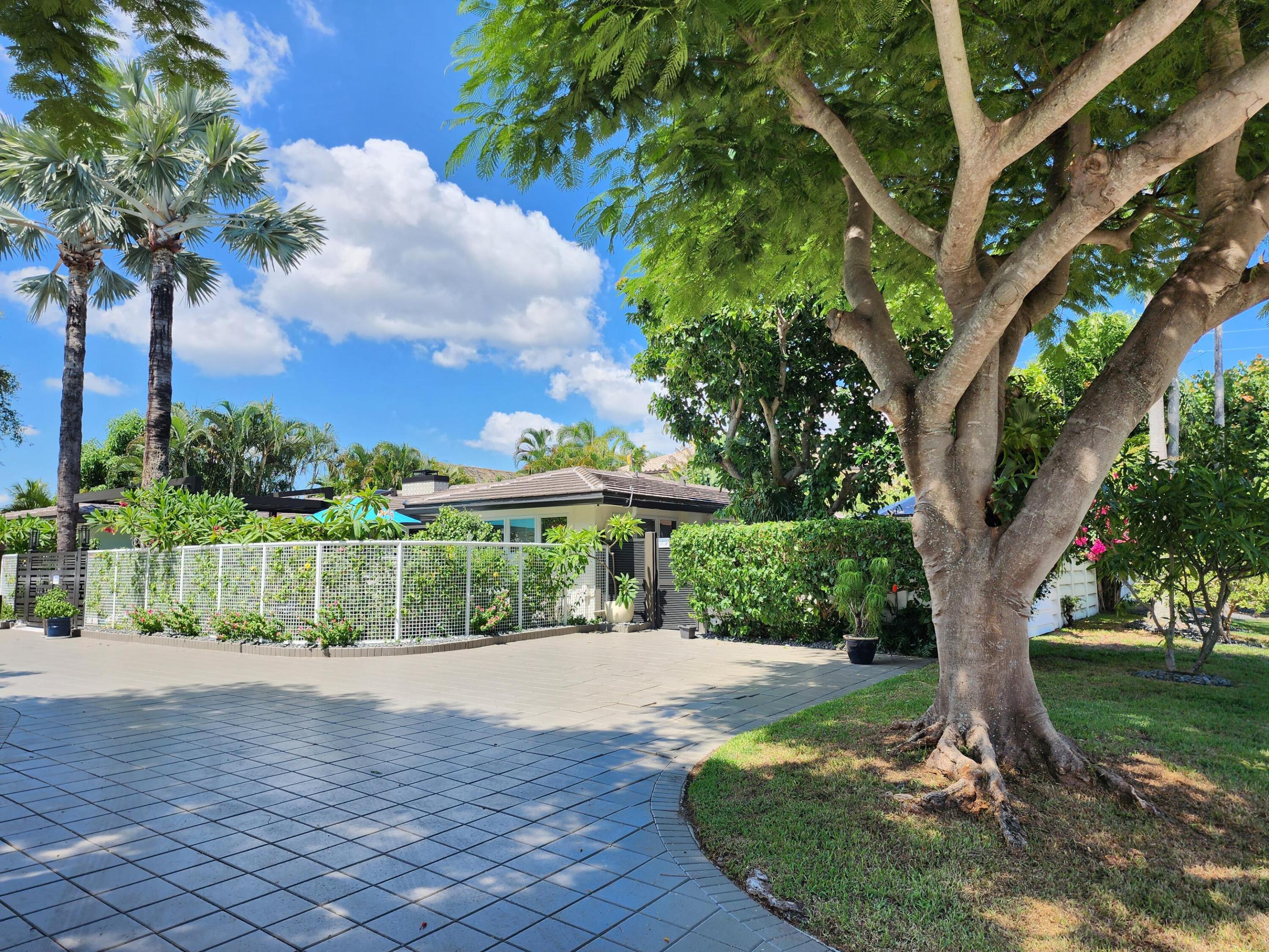 716 Middle Riv Dr Fort Lauderdale, FL 33304