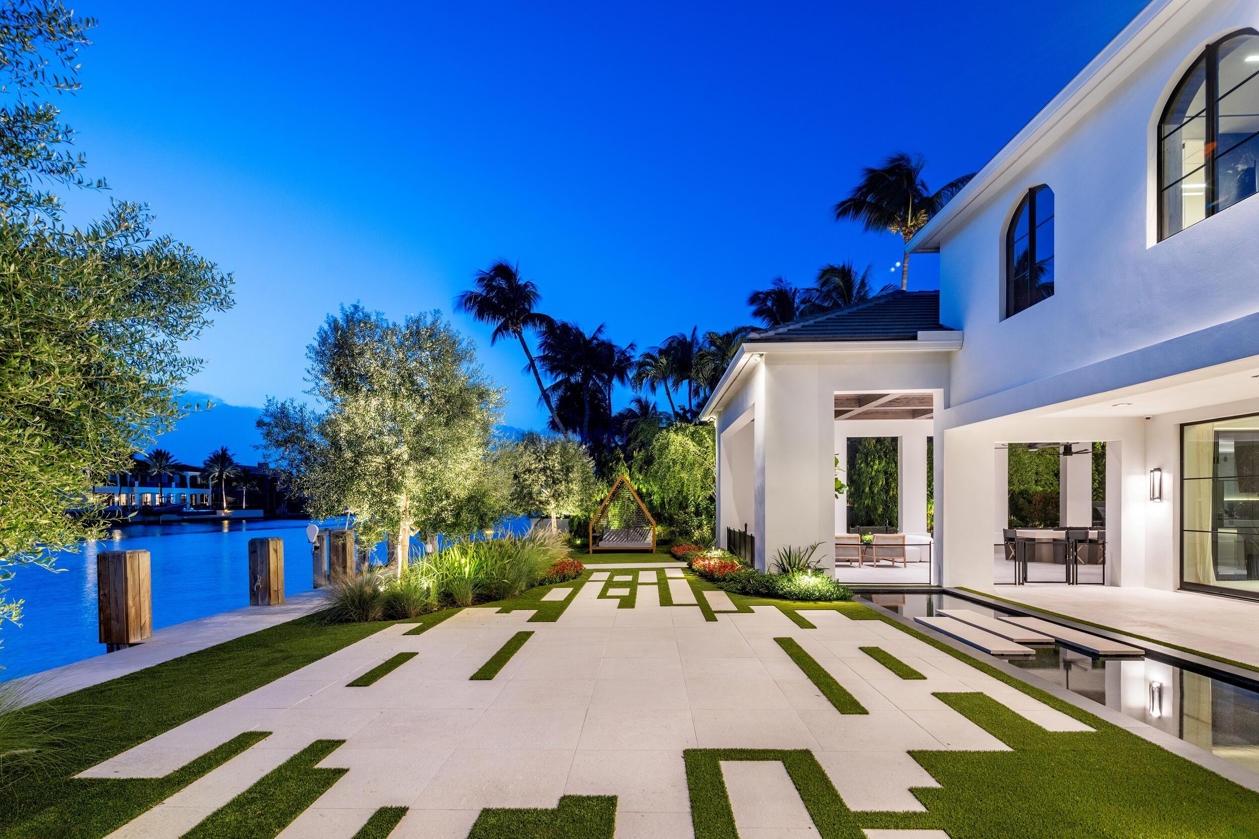 2401 Spanish Riv Rd Boca Raton, FL 33432