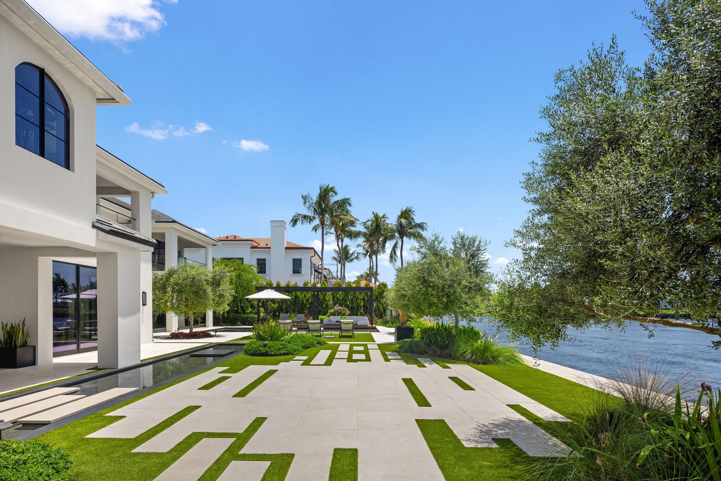 2401 Spanish Riv Rd Boca Raton, FL 33432