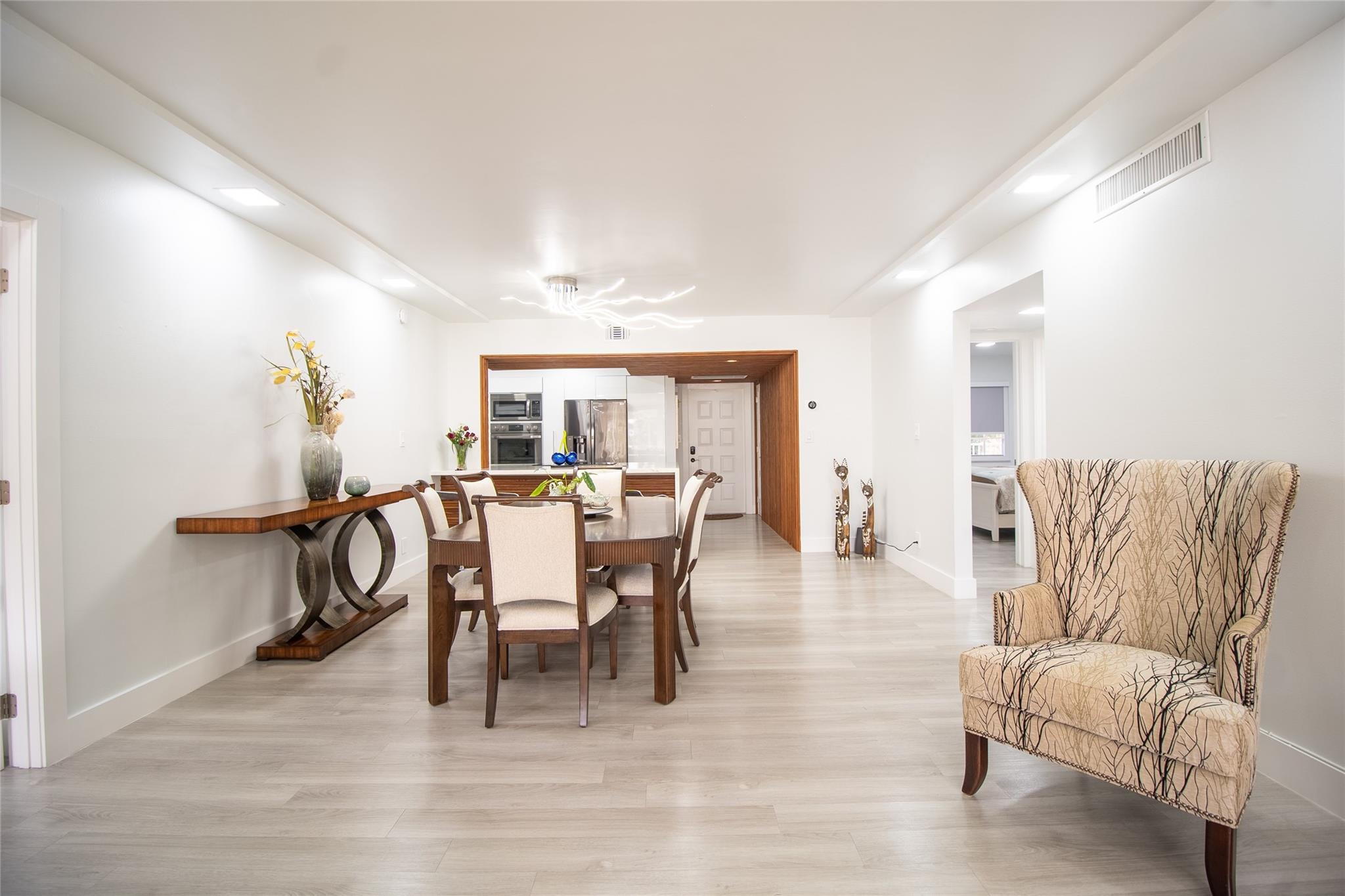 4240 Oaks Terrace #203