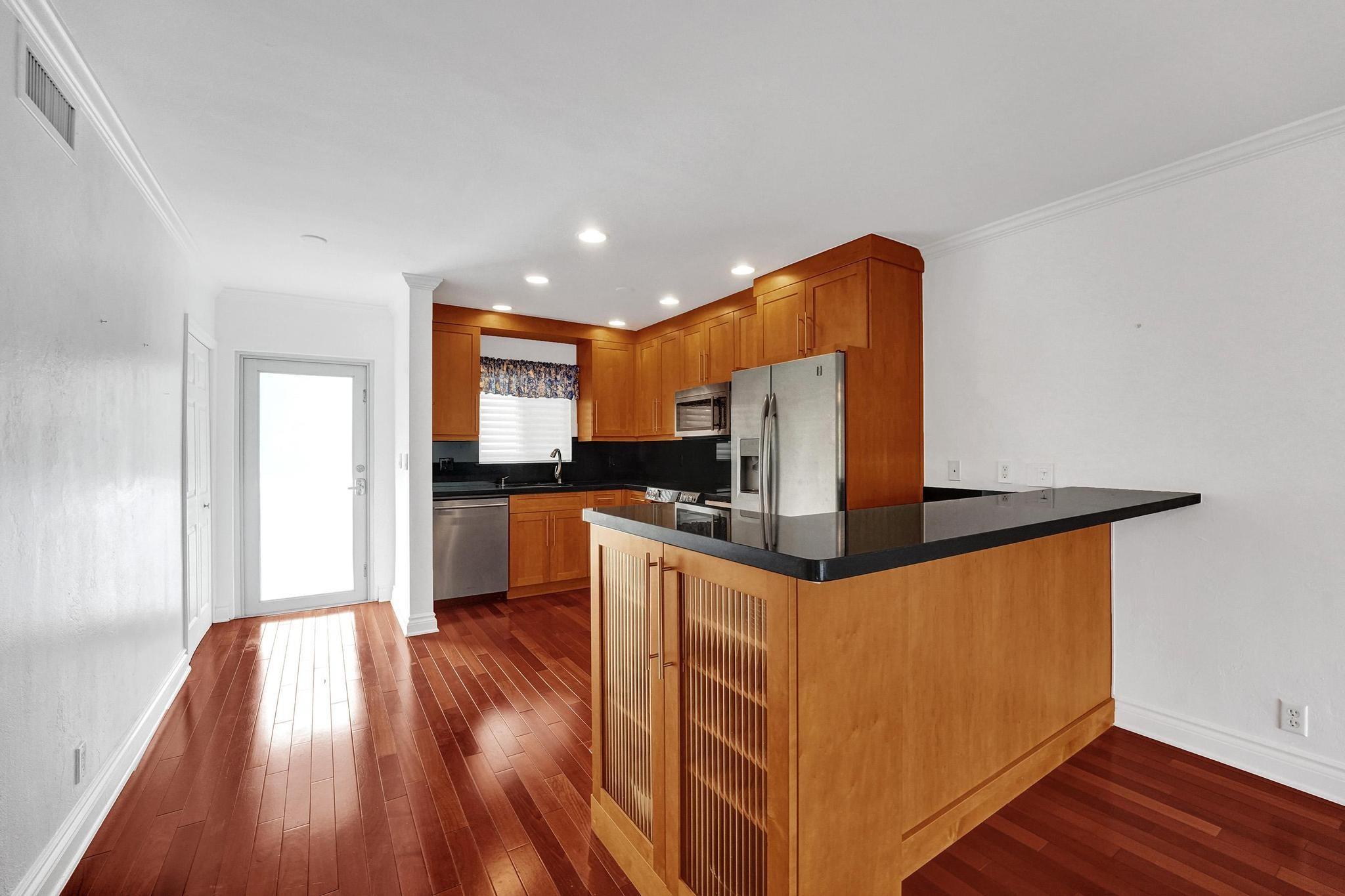 818 SE 4th St #202 Fort Lauderdale, FL 33301