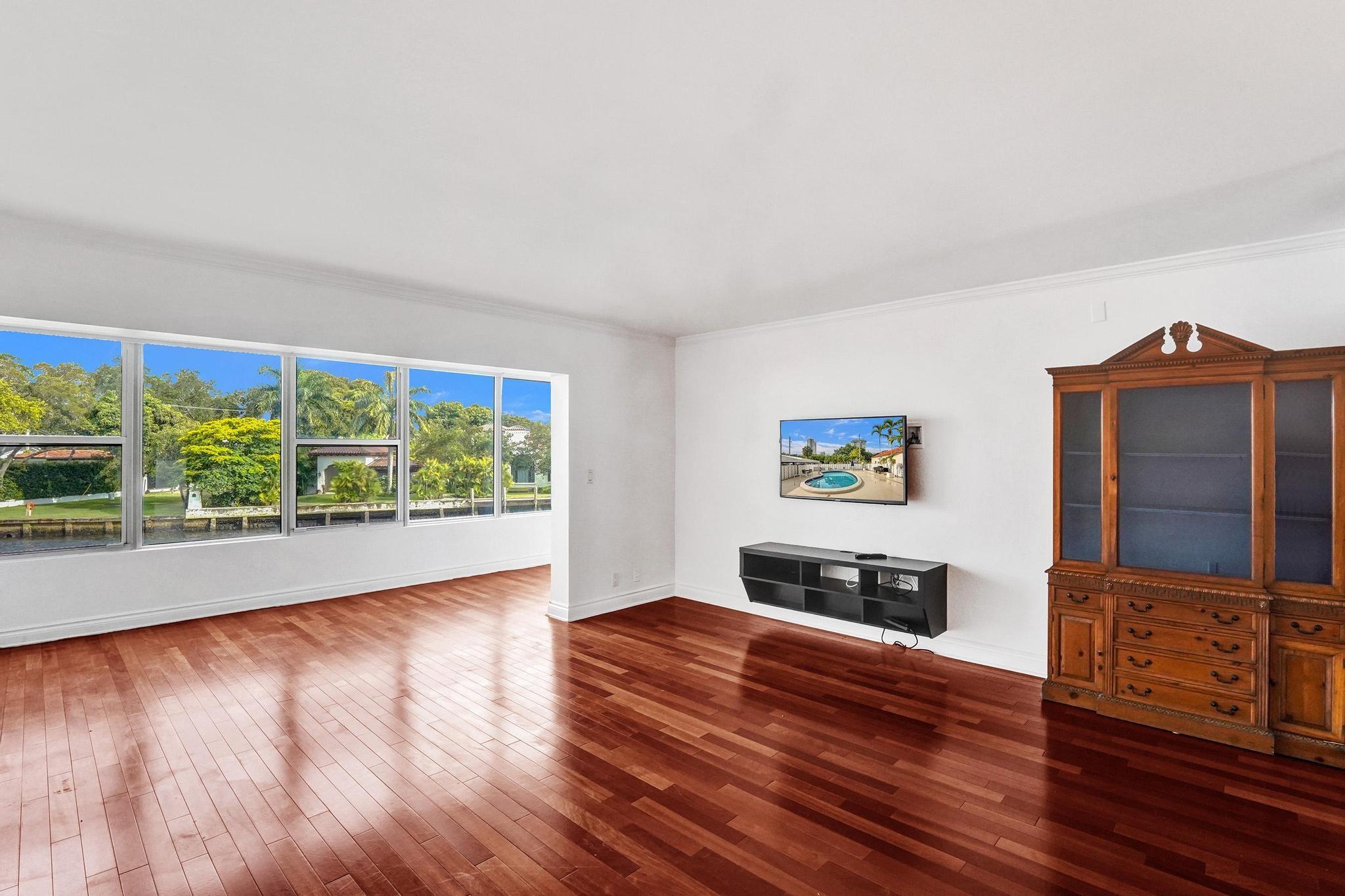 818 SE 4th St #202 Fort Lauderdale, FL 33301