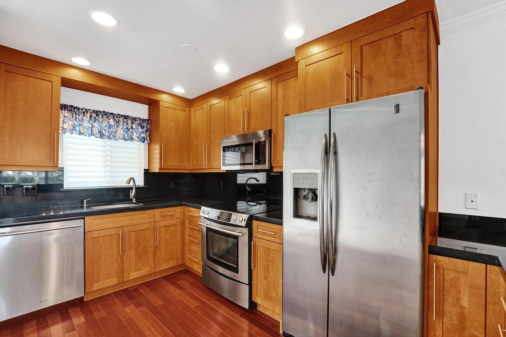 818 SE 4th St #202 Fort Lauderdale, FL 33301