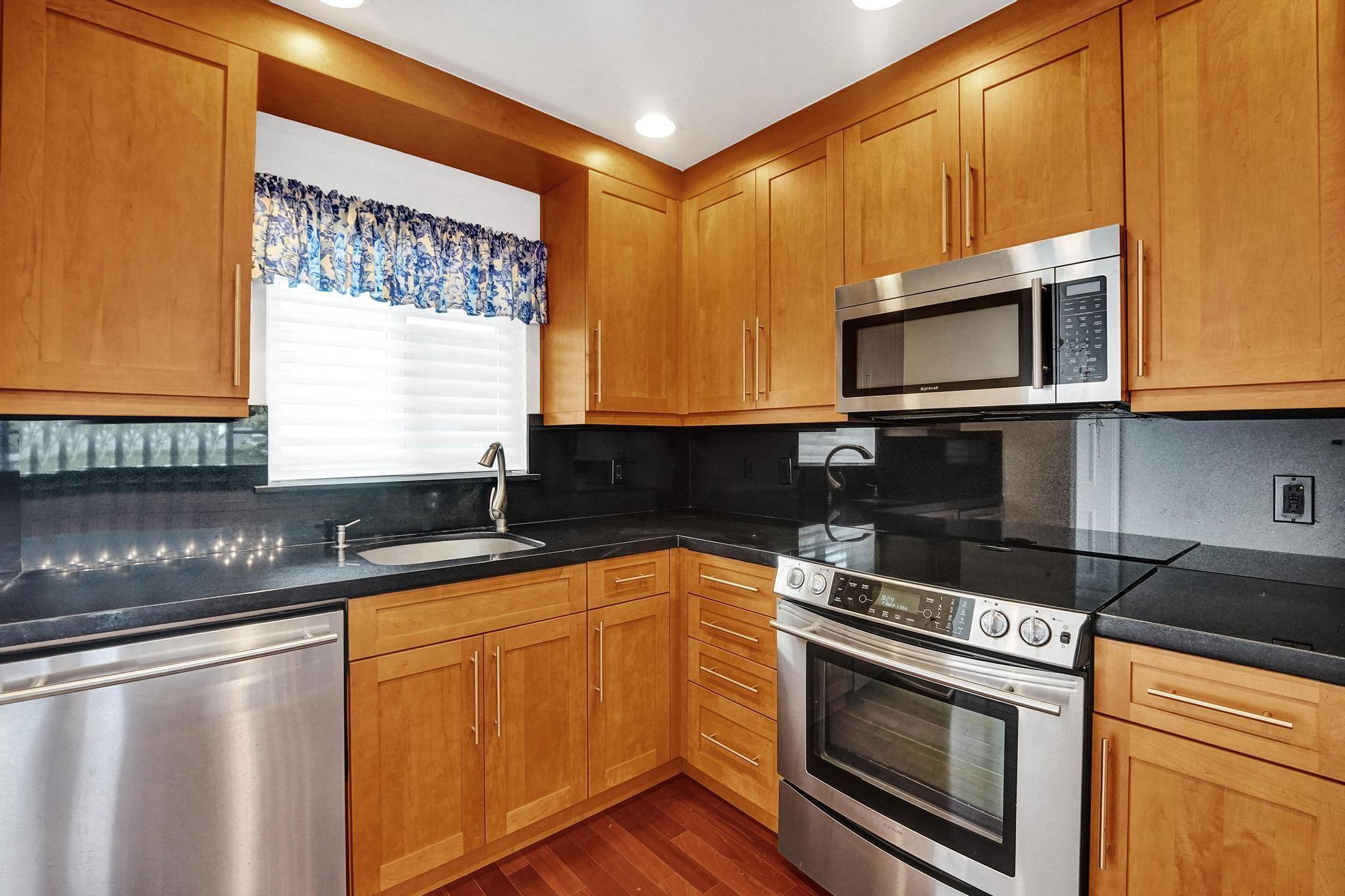 818 SE 4th St #202 Fort Lauderdale, FL 33301