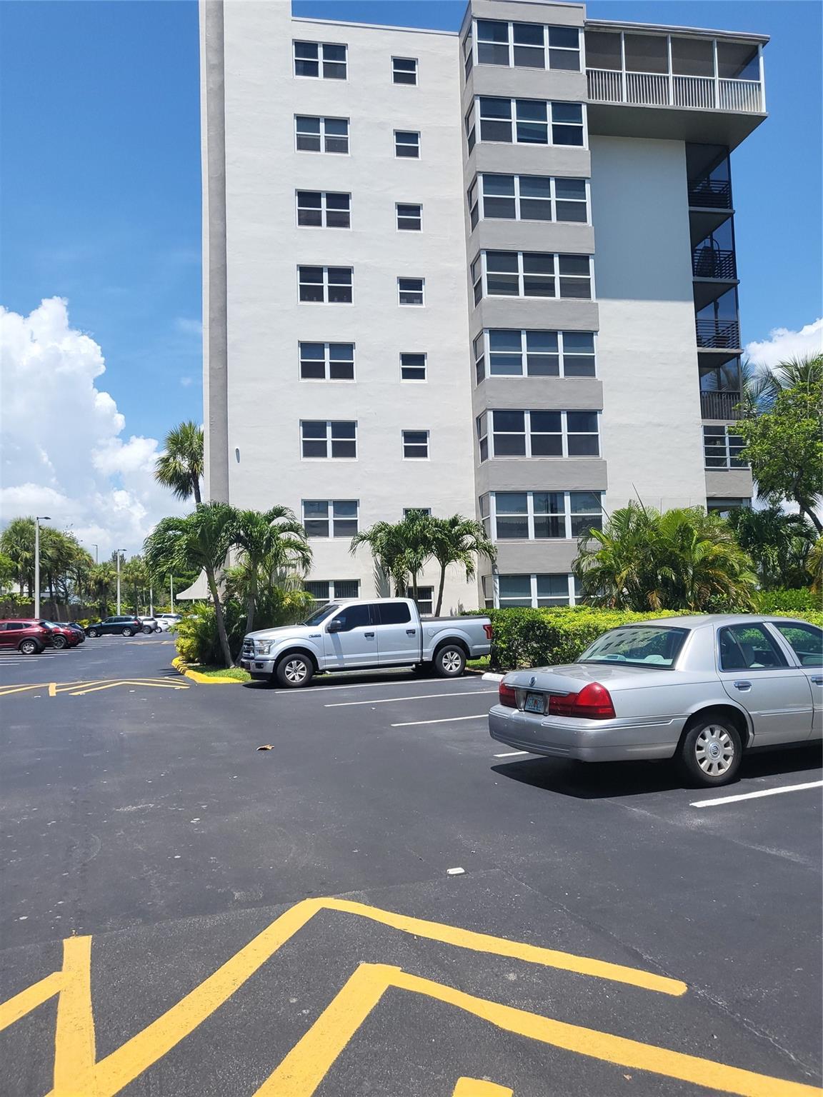 1075 NE Miami Gdns Dr #706