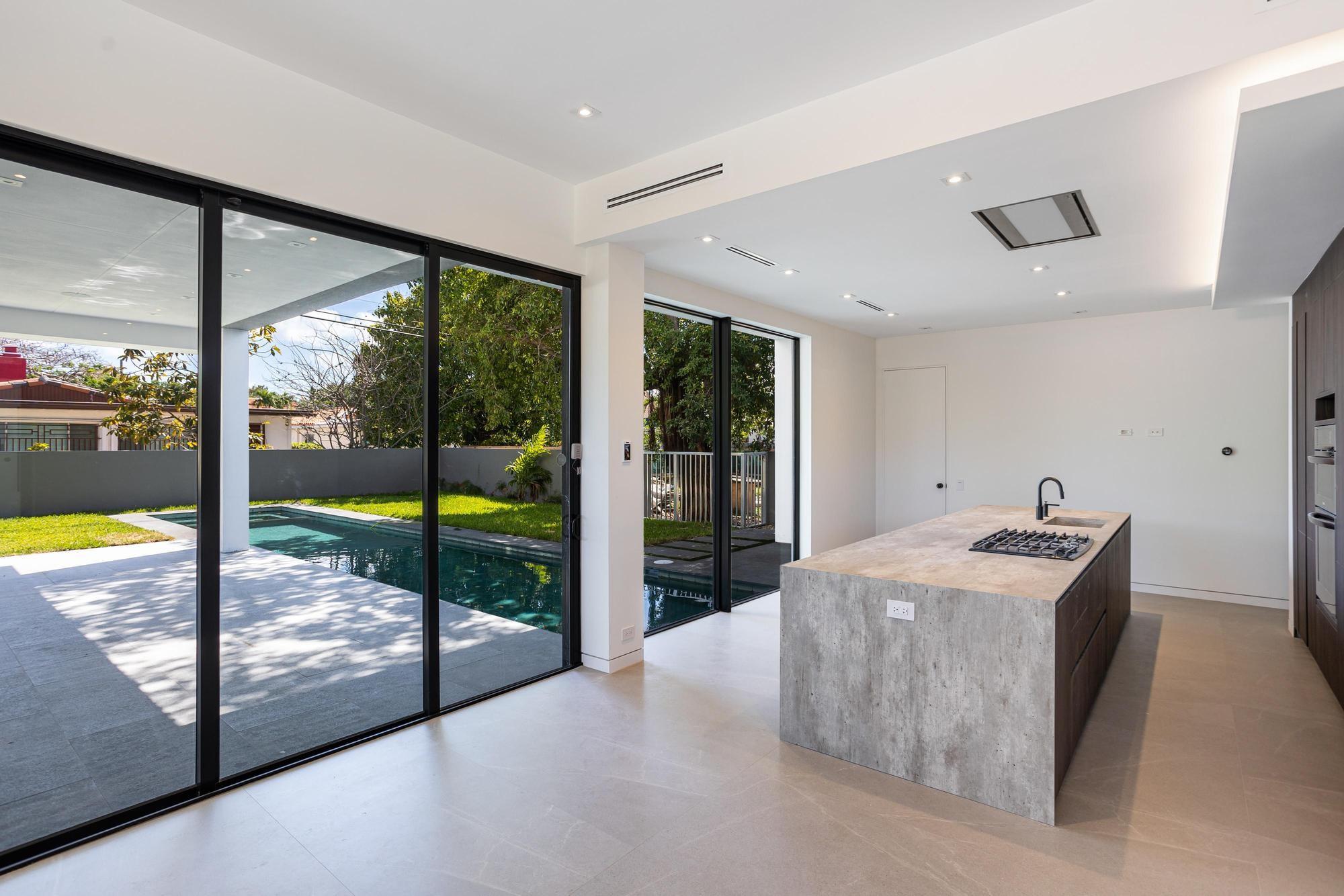 1904 SW 22nd Ter Miami, FL 33145