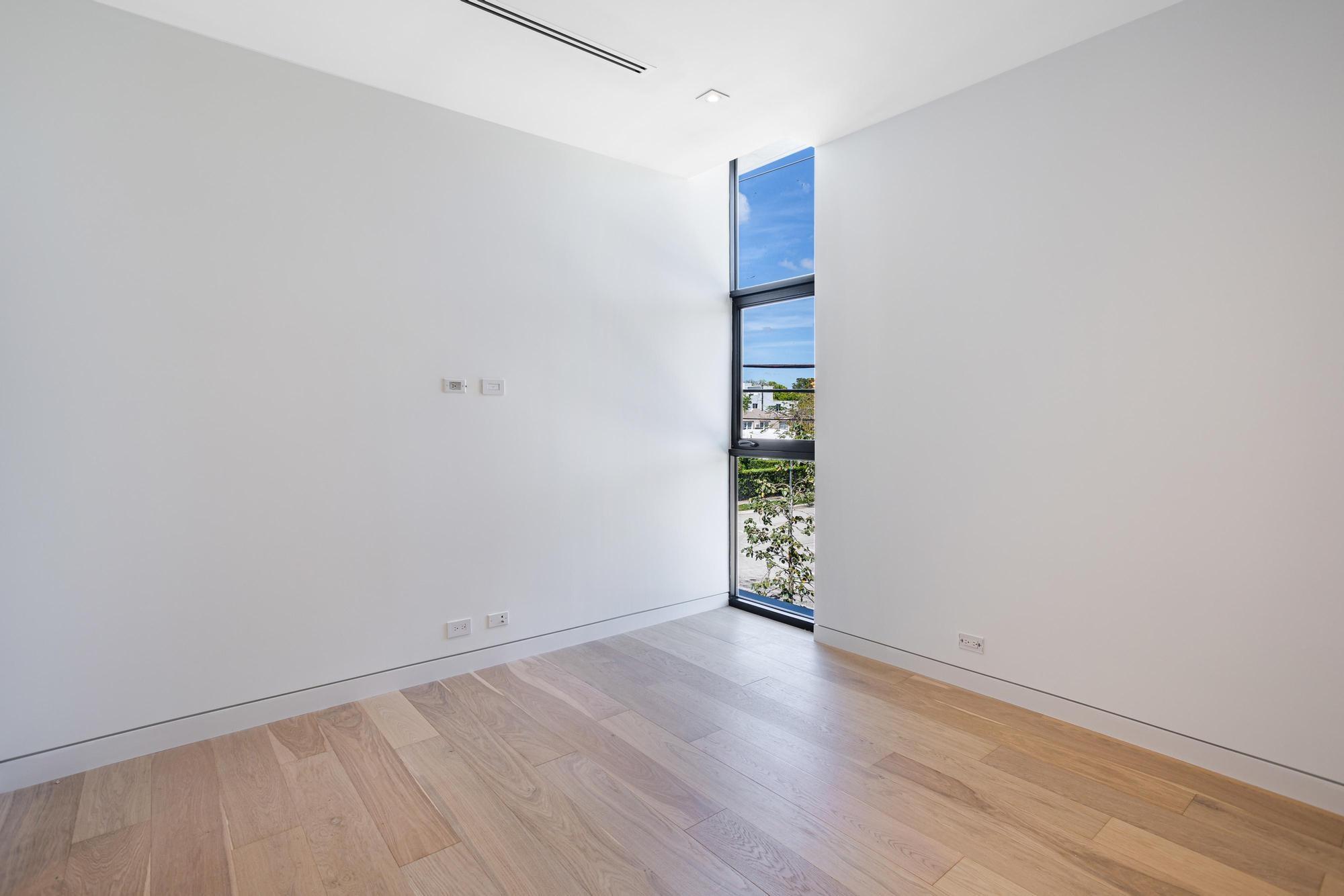 1904 SW 22nd Ter Miami, FL 33145